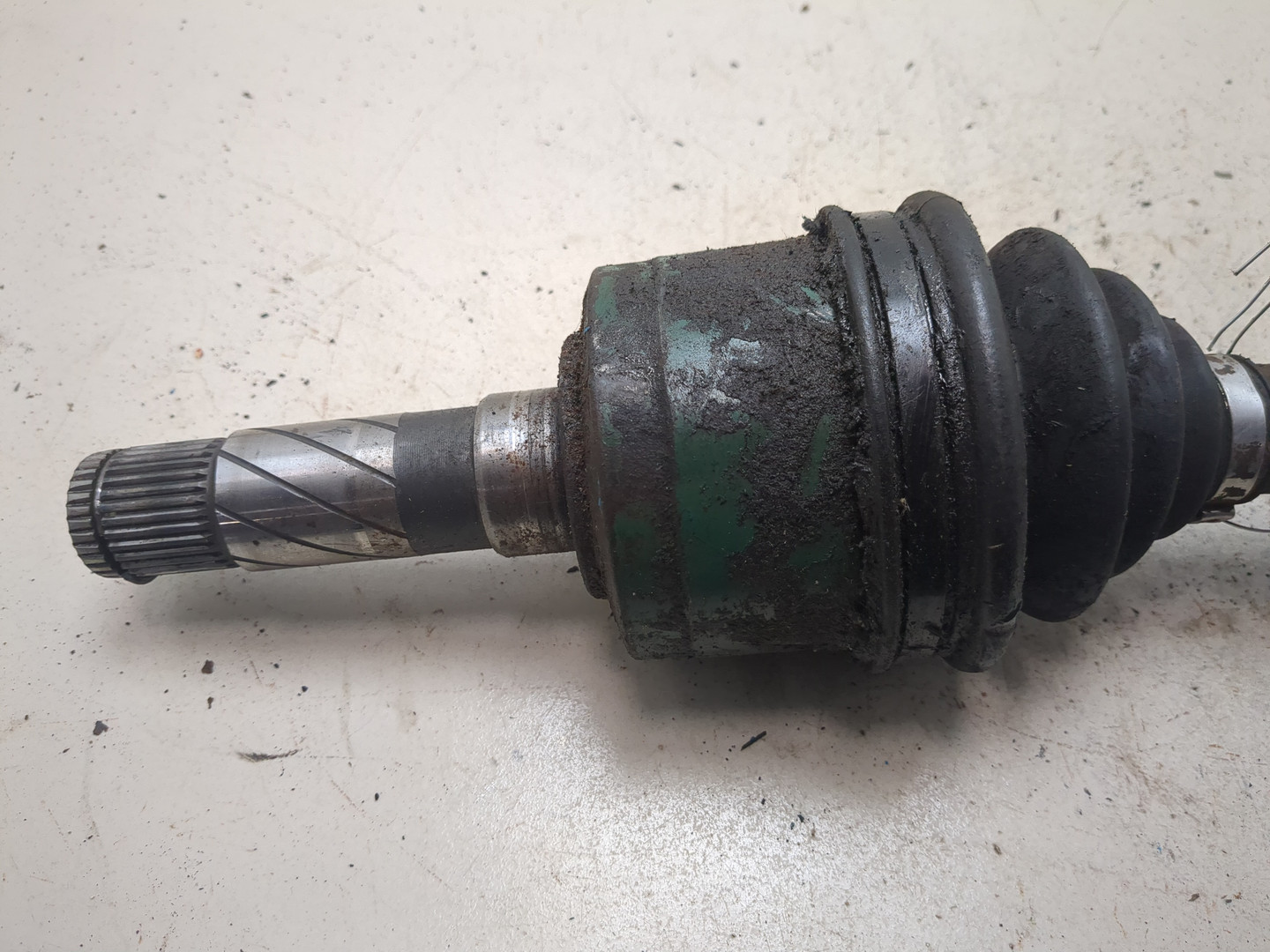 Полуось передняя левая