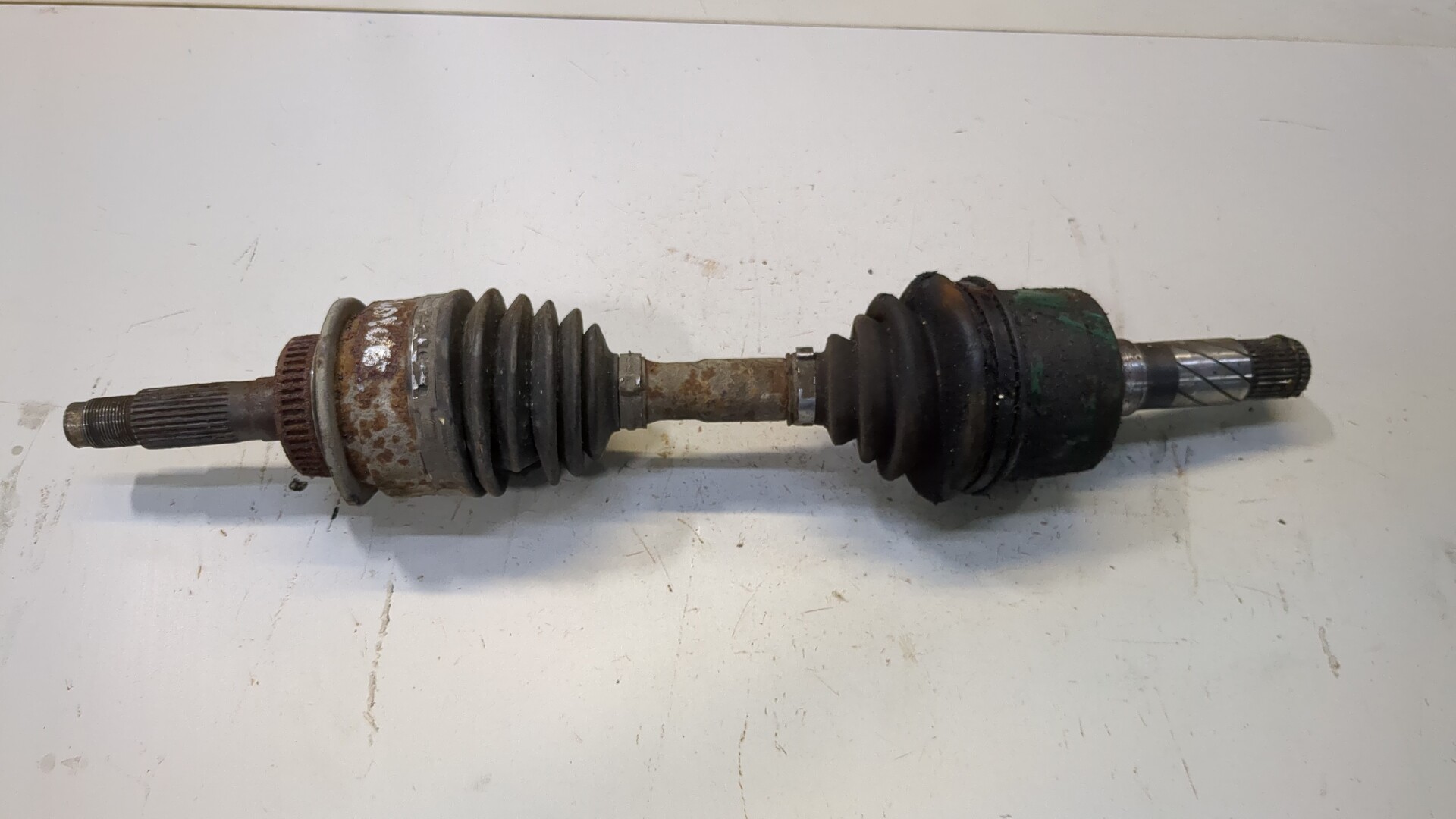 Полуось передняя левая