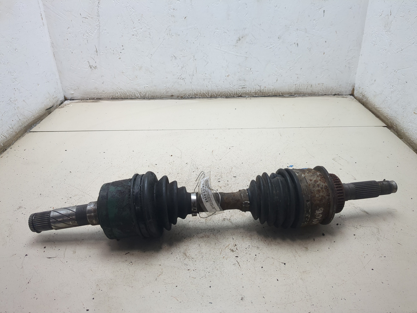 Полуось передняя левая