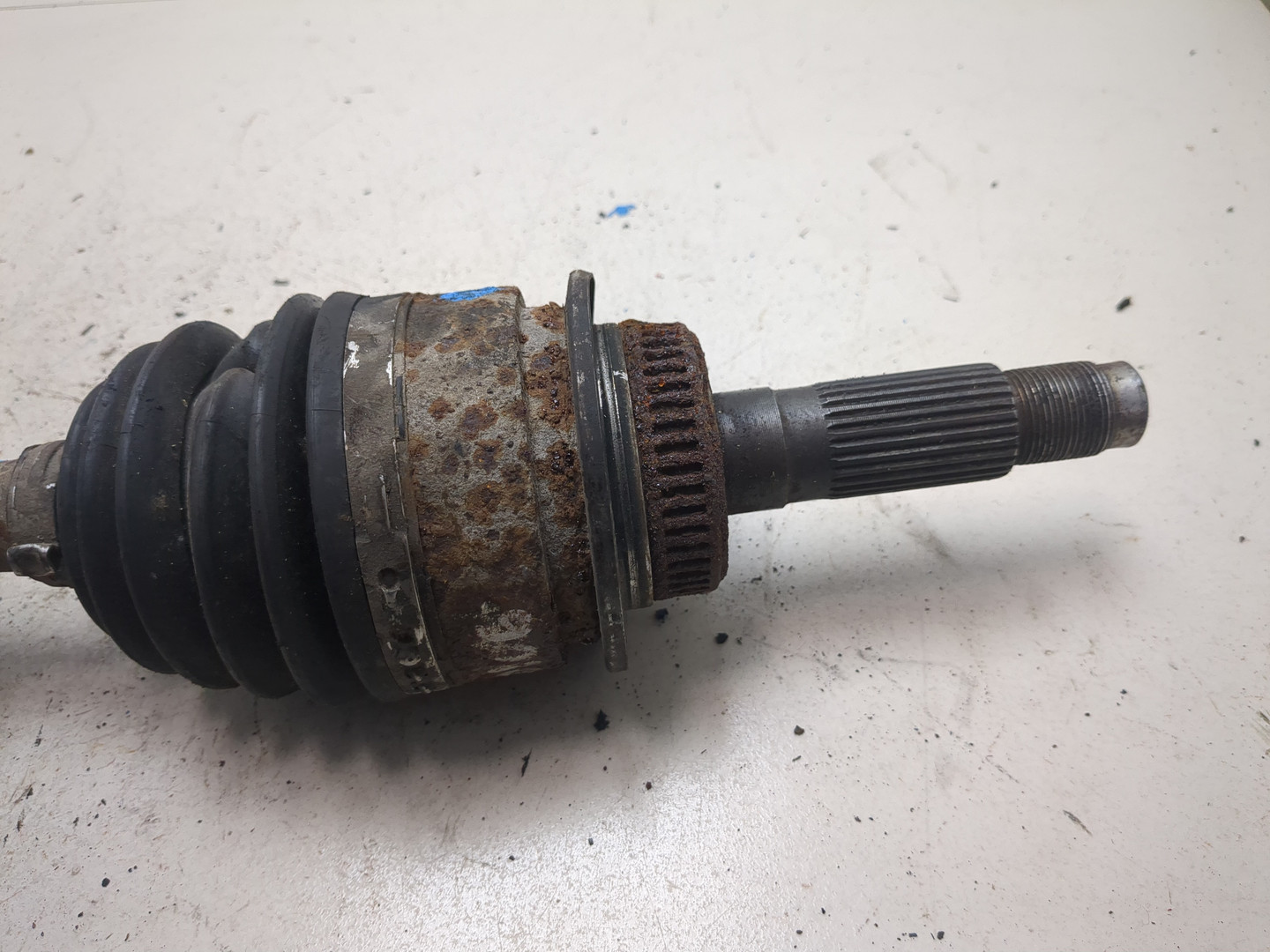 Полуось передняя левая