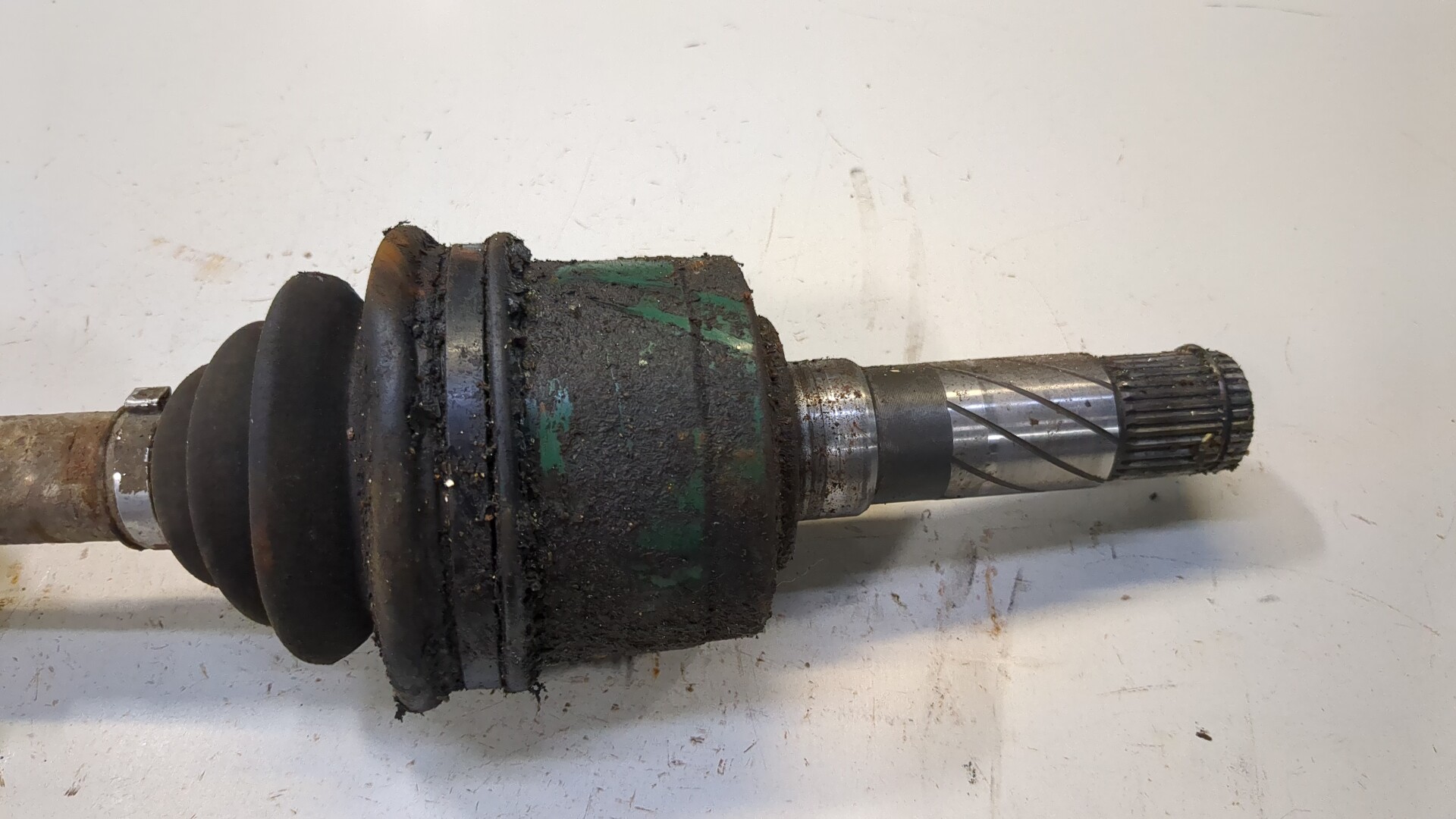 Полуось передняя левая