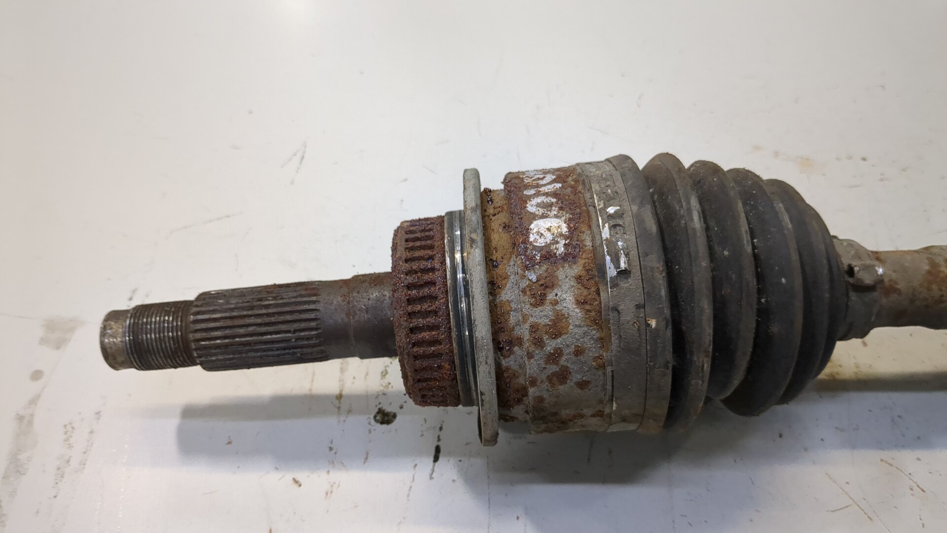 Полуось передняя левая