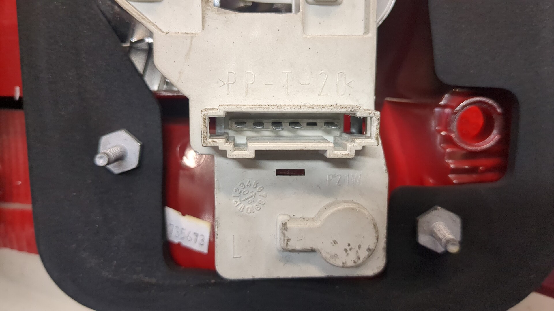 Фонарь задний левый