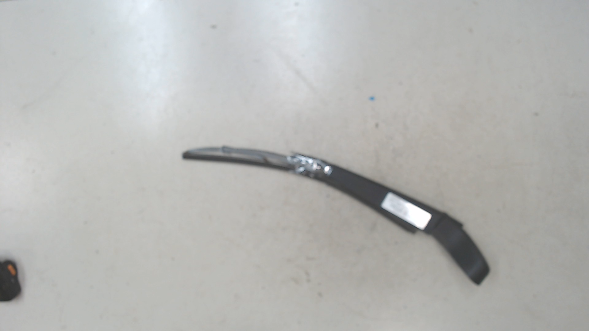 Поводок стеклоочистителя заднего