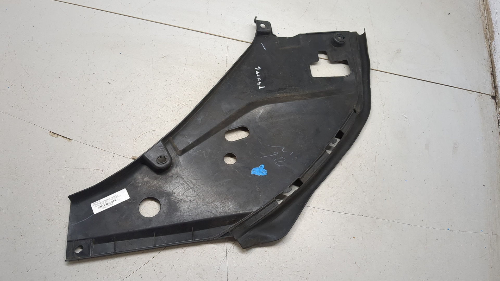 Кожух замка капота