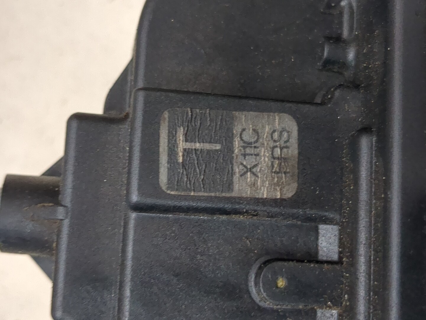 Замок двери передней правой