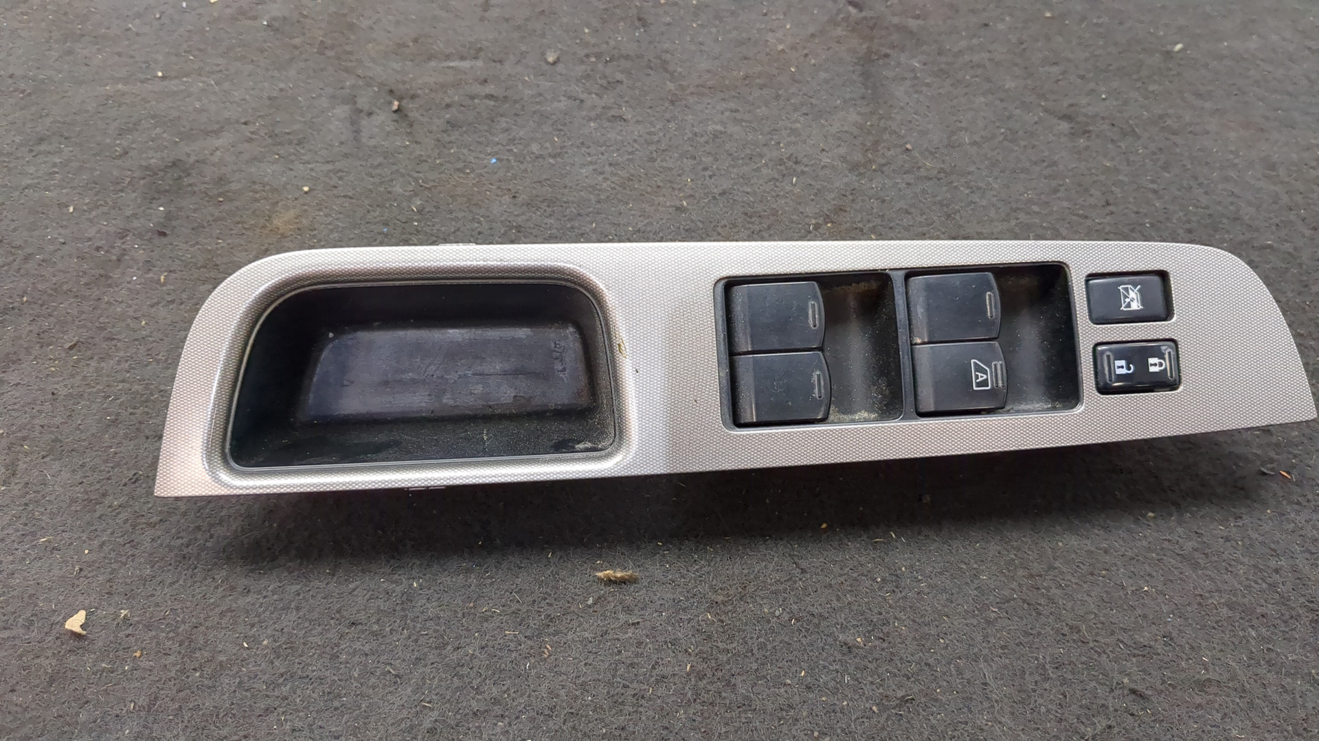 Кнопка стеклоподъемника