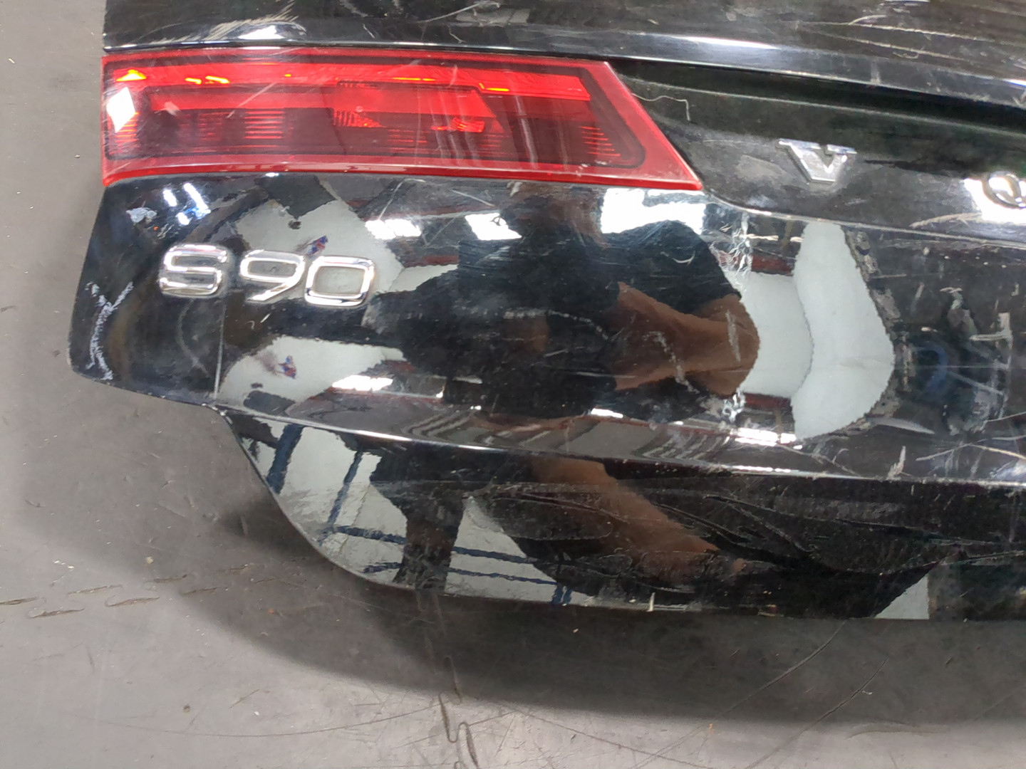 Дверь багажника