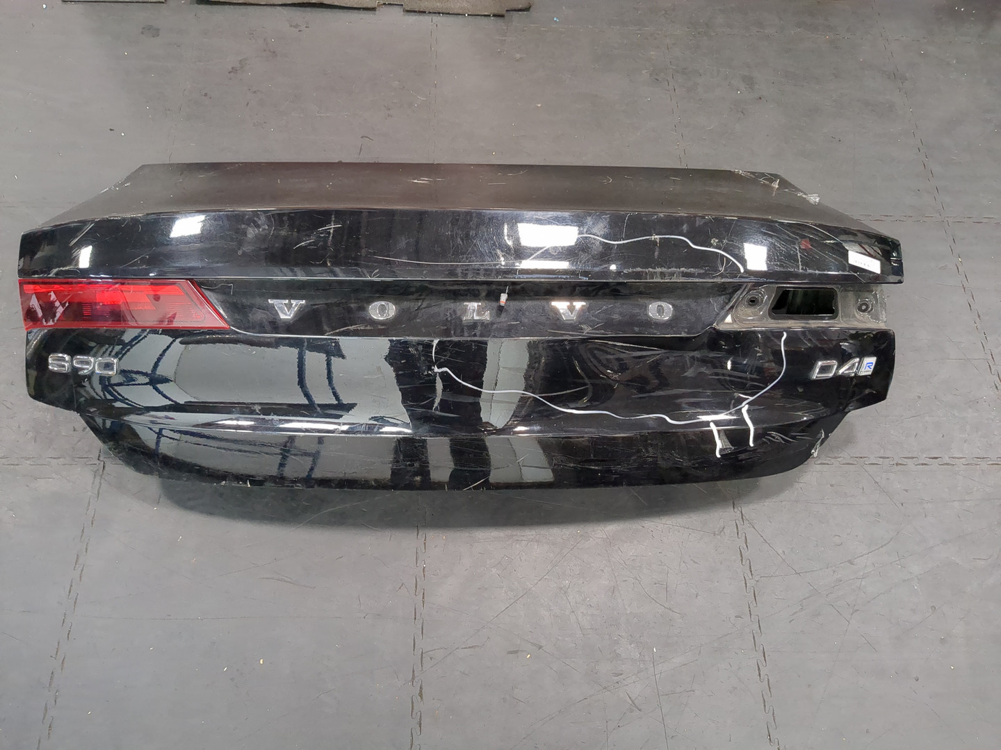 Дверь багажника