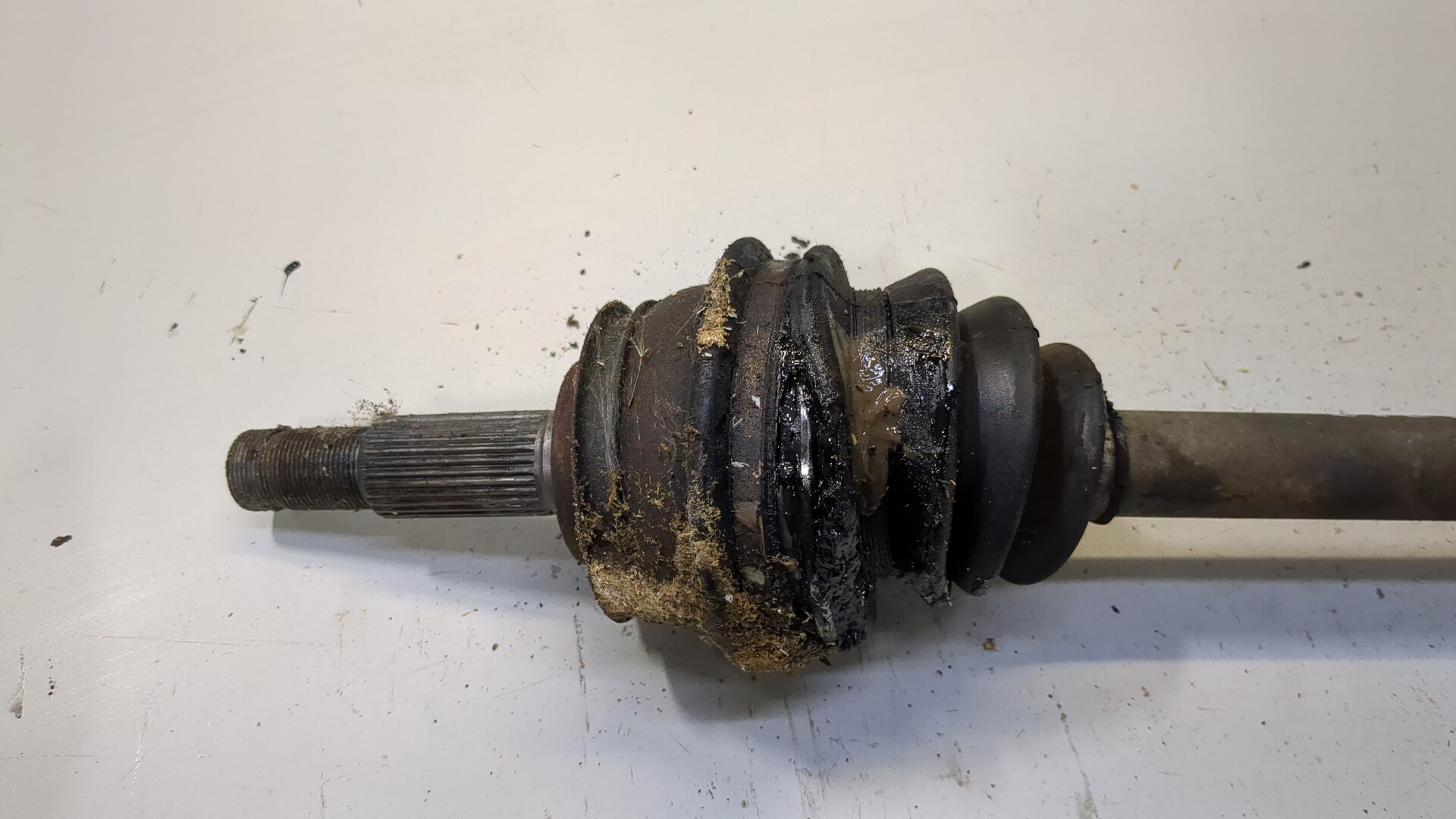 Полуось передняя левая