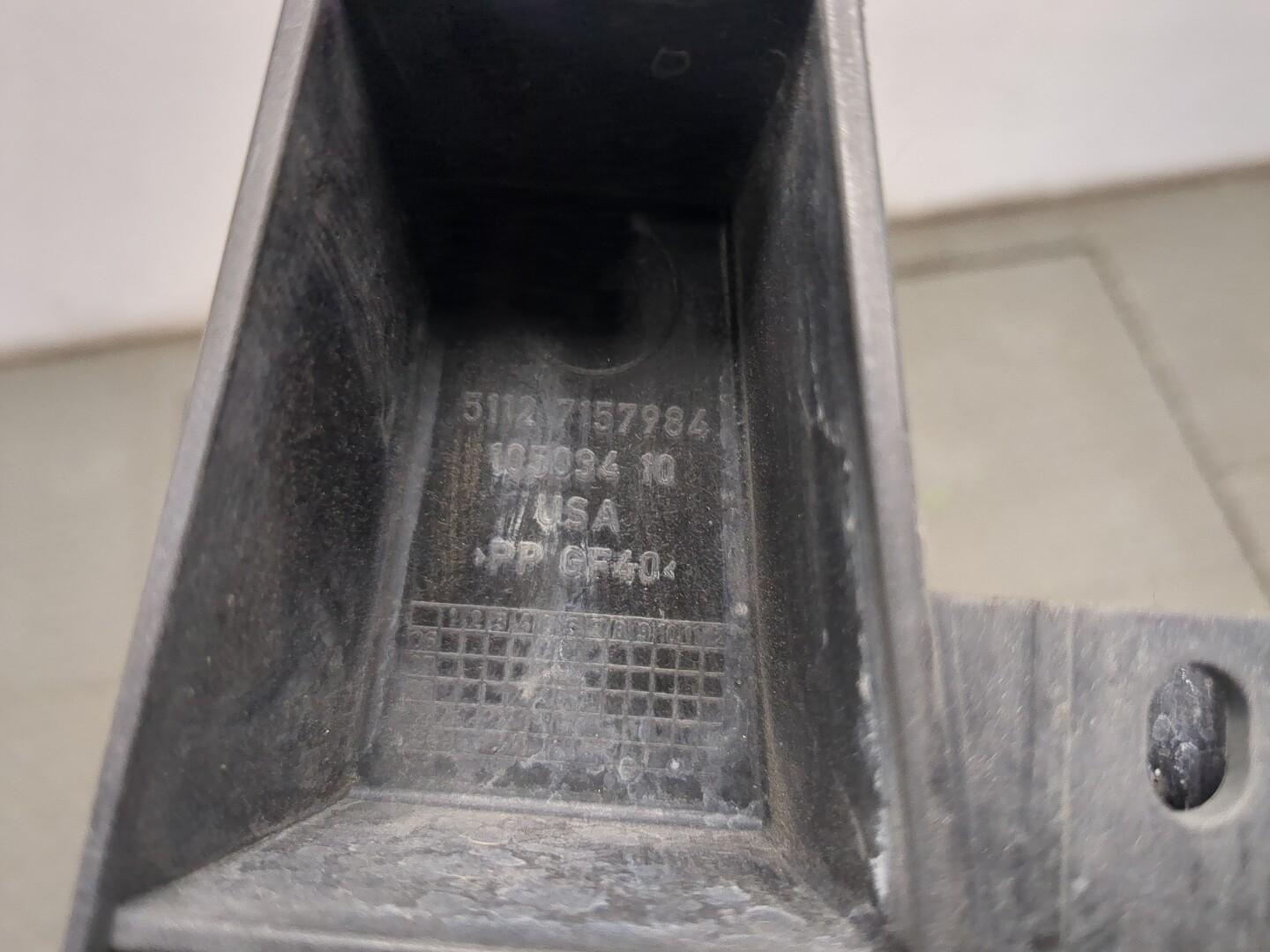 Кронштейн фар правый