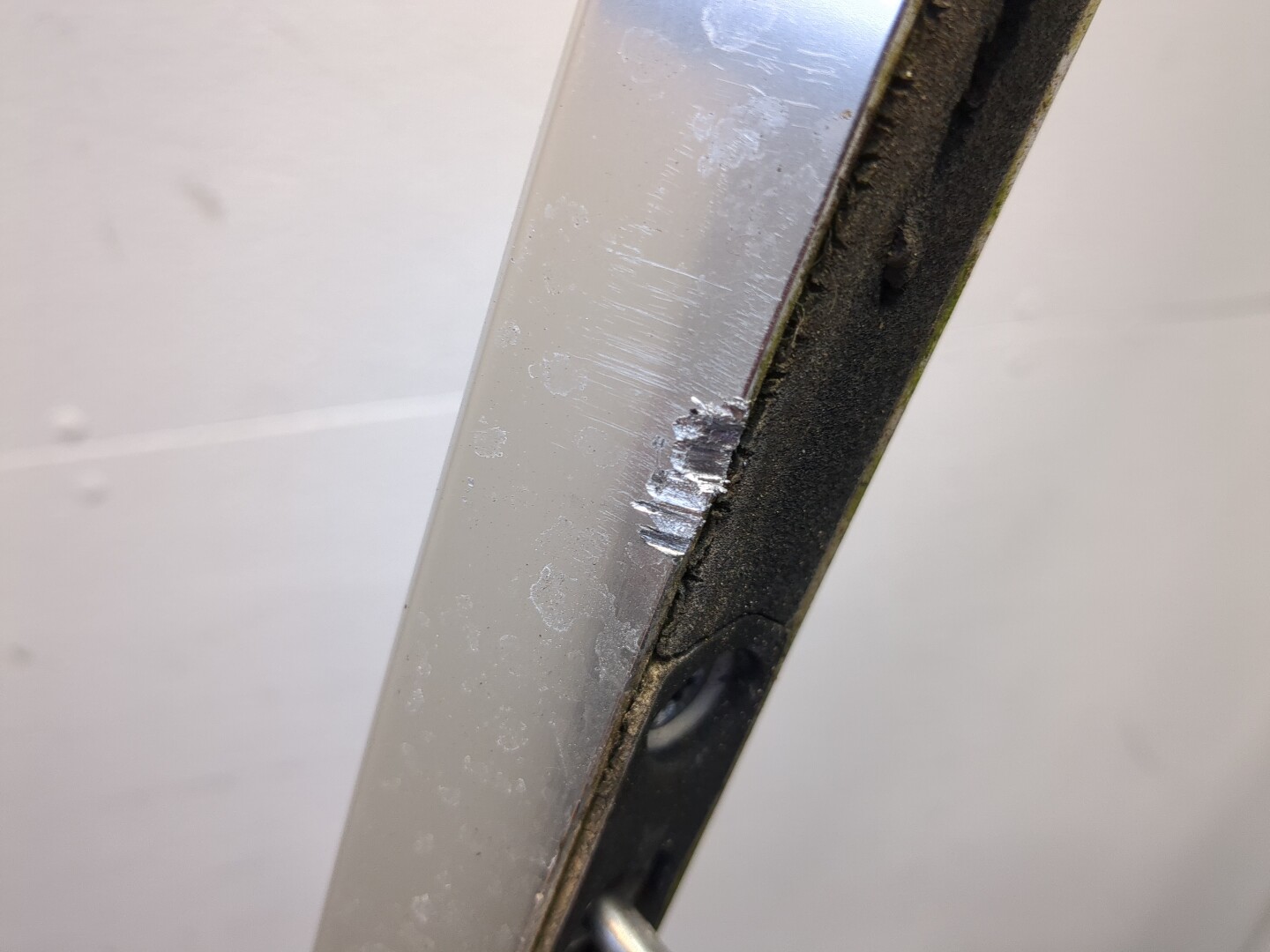 Рейлинг (релинг) левый (планка на крышу)