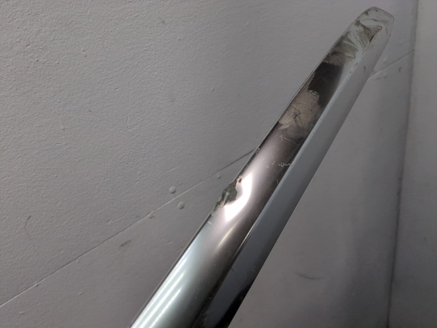 Рейлинг (релинг) левый (планка на крышу)