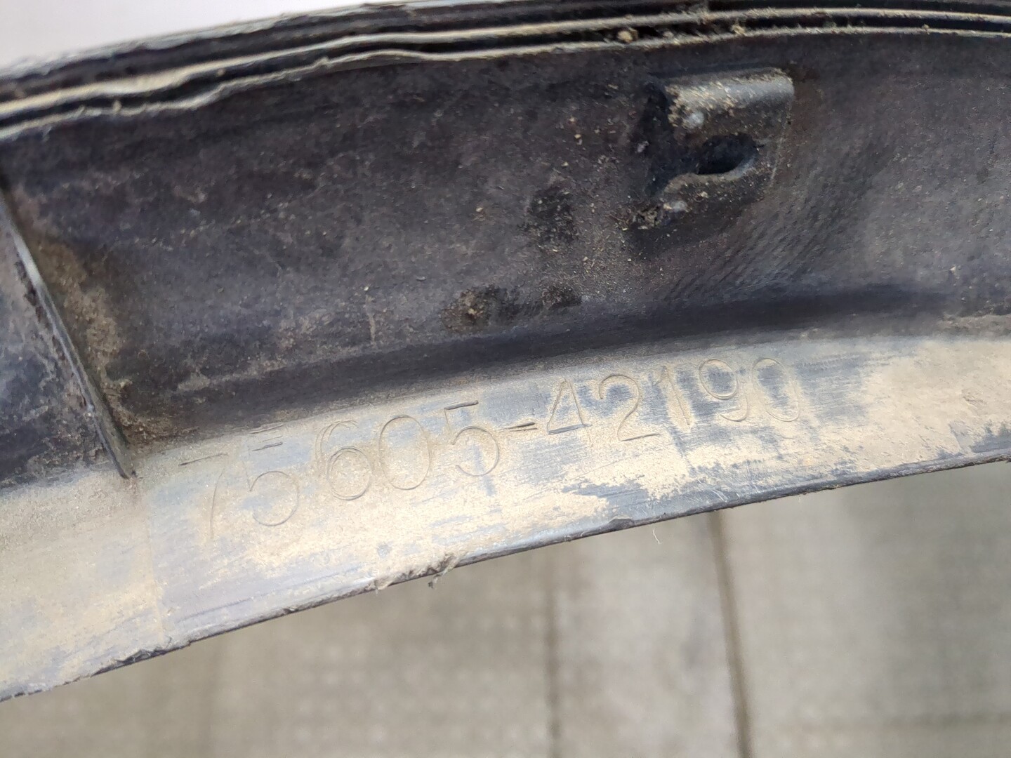 Молдинг заднего крыла правого