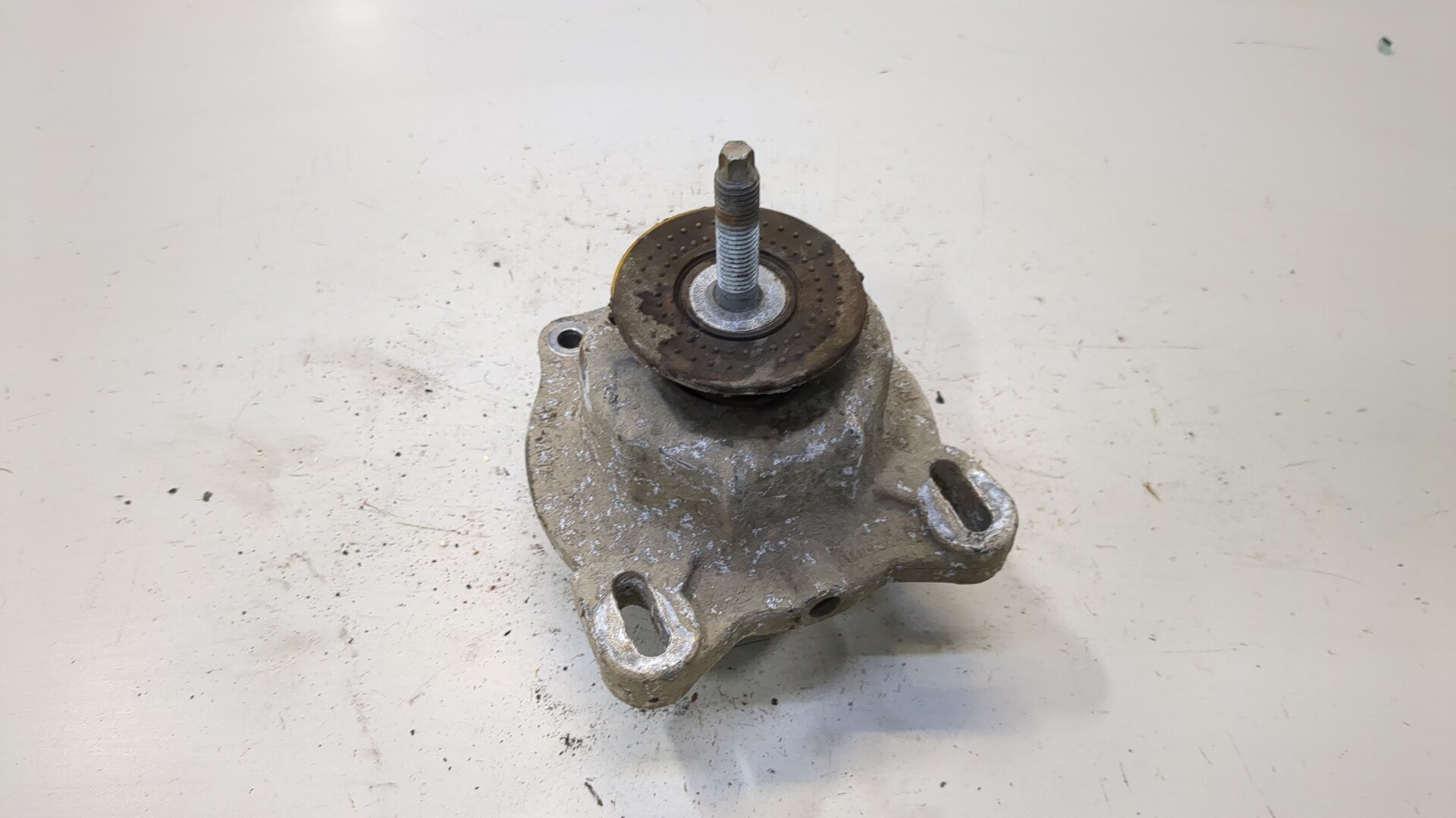 Опора двигателя