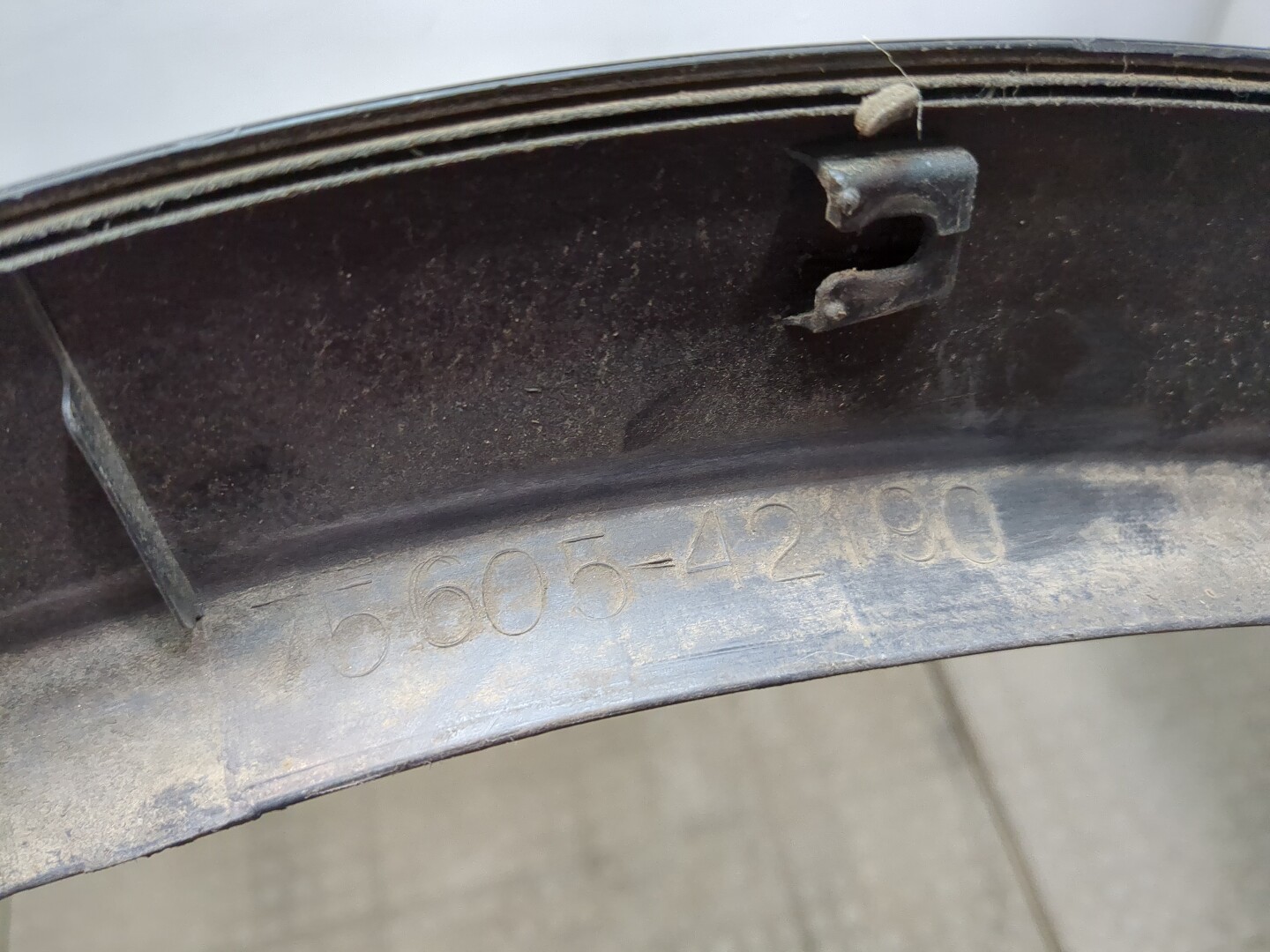 Молдинг заднего крыла правого