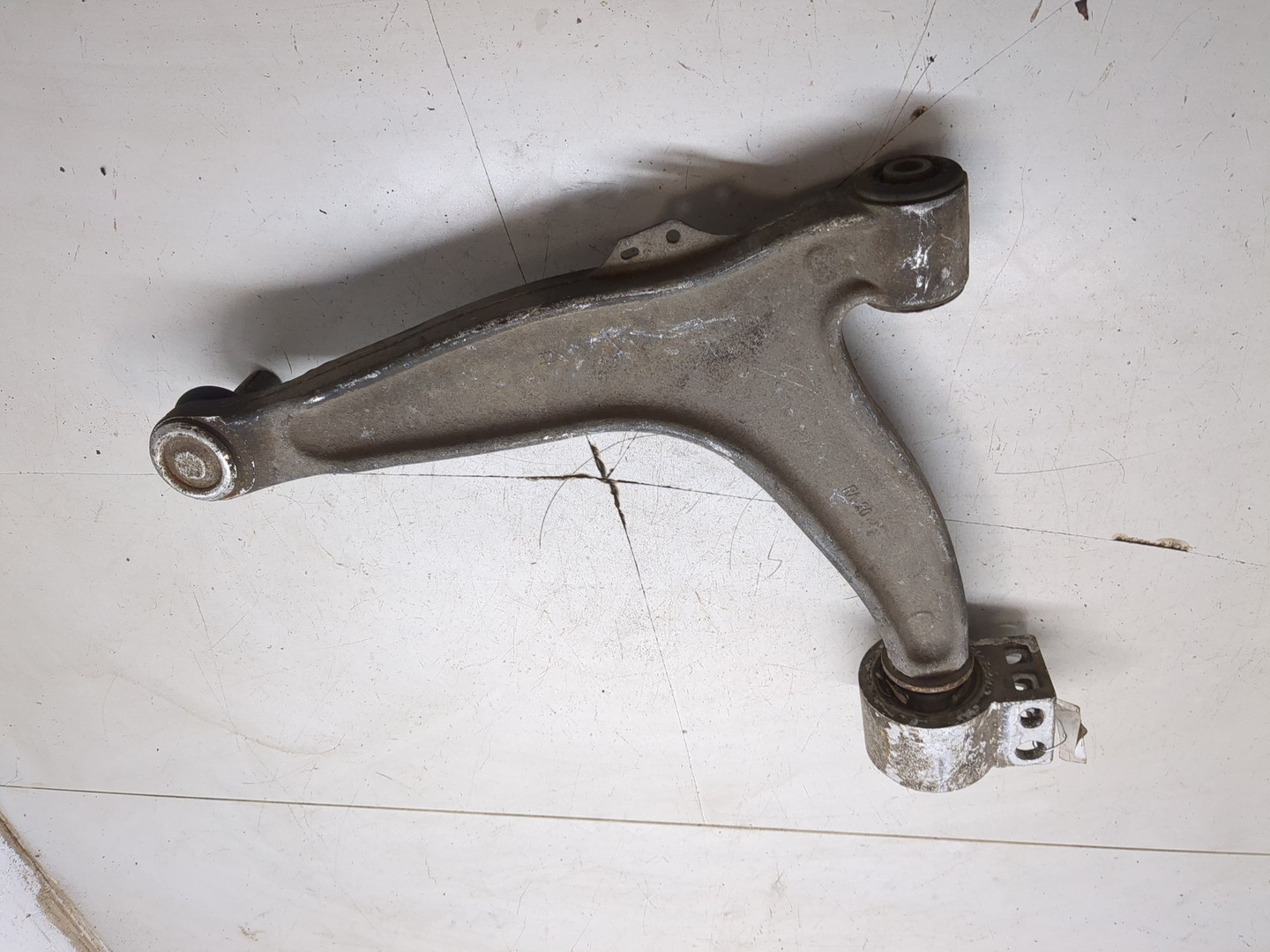 Рычаг передний правый