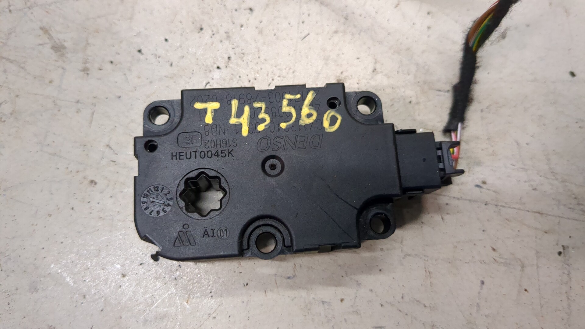 Моторчик заслонки печки