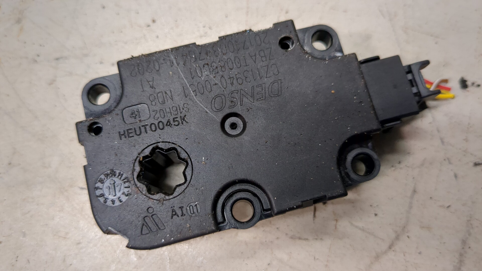 Моторчик заслонки печки