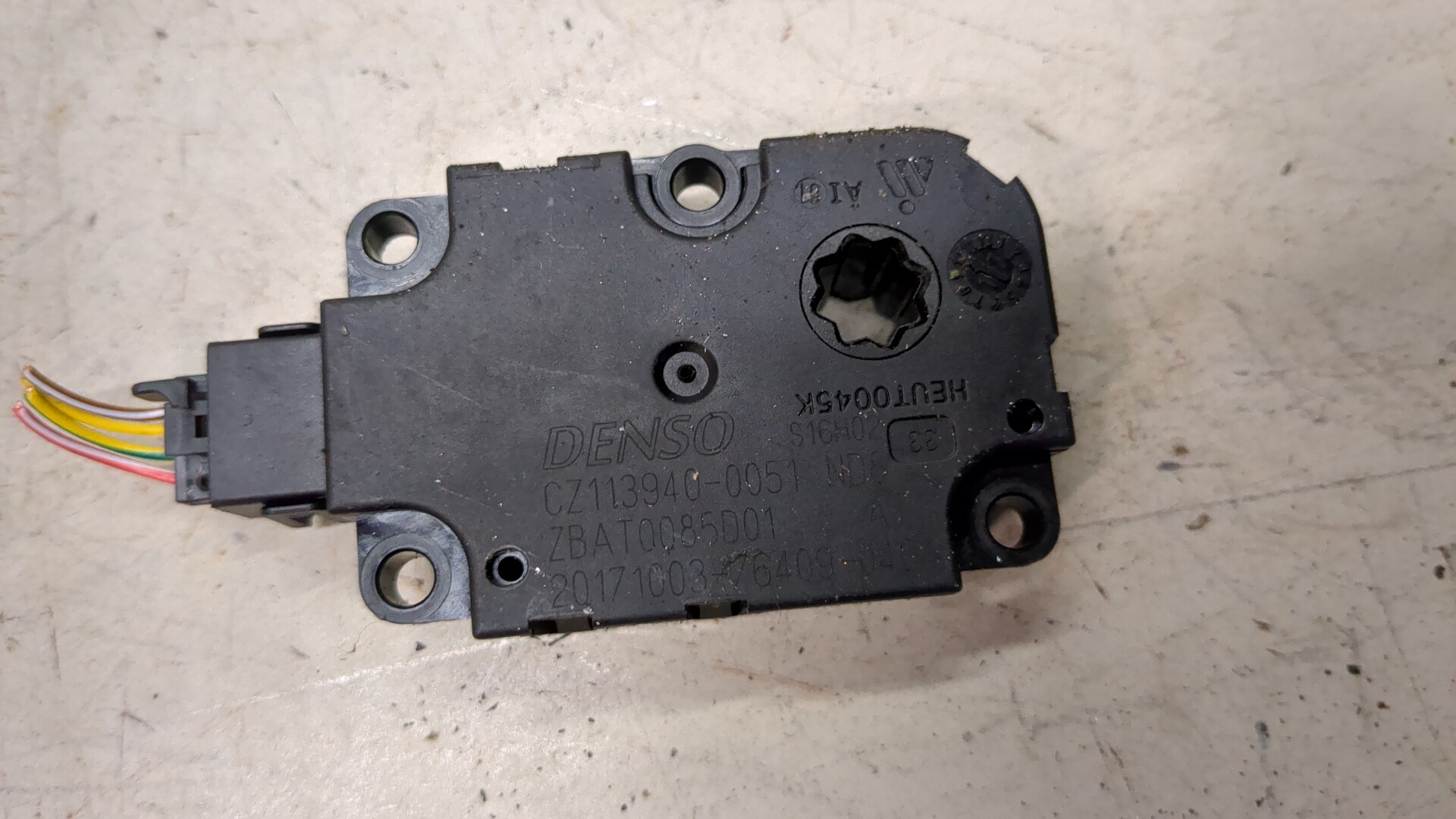 Моторчик заслонки печки