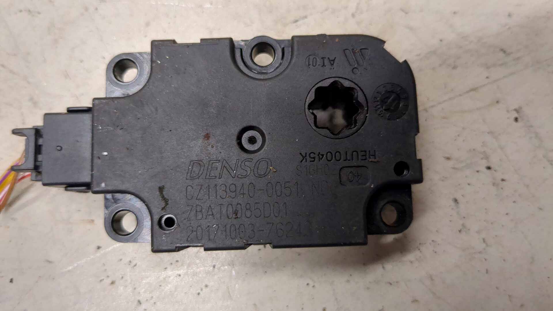 Моторчик заслонки печки