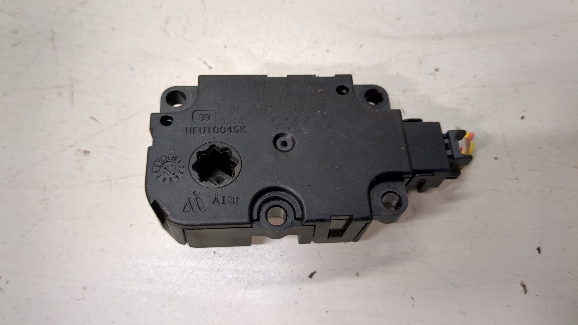 Моторчик заслонки печки