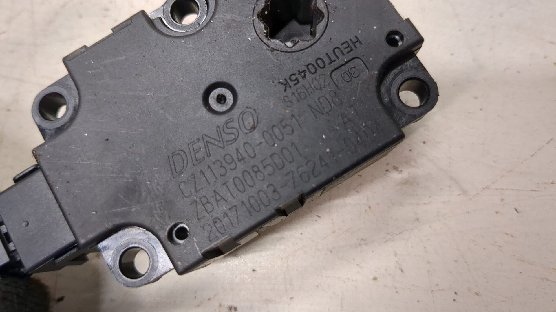 Моторчик заслонки печки