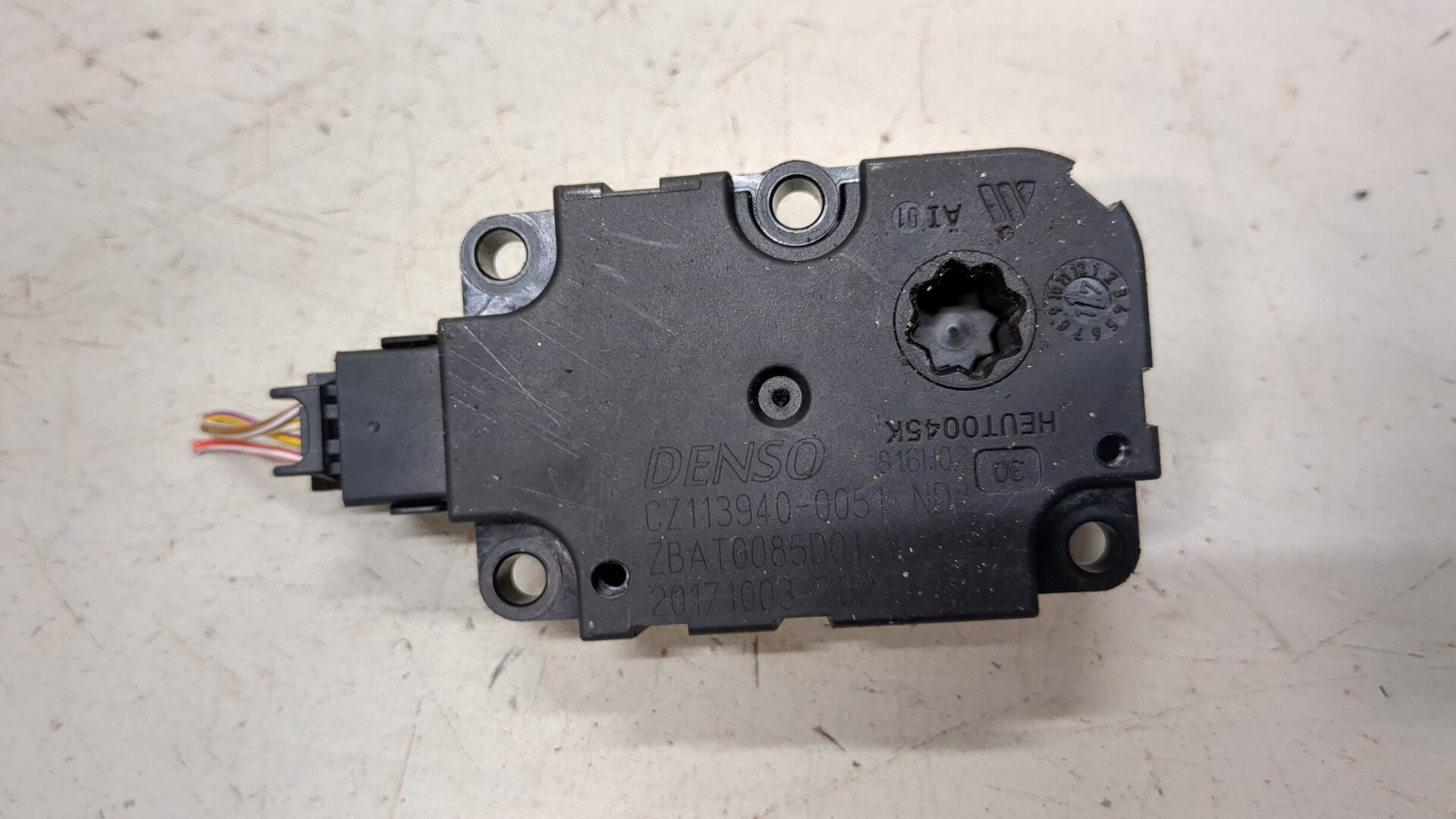 Моторчик заслонки печки