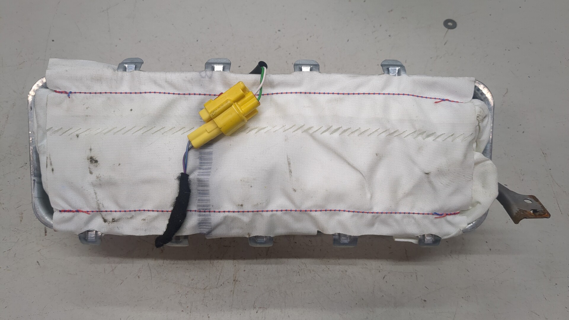 Подушка безопасности пассажирская (в торпедо)