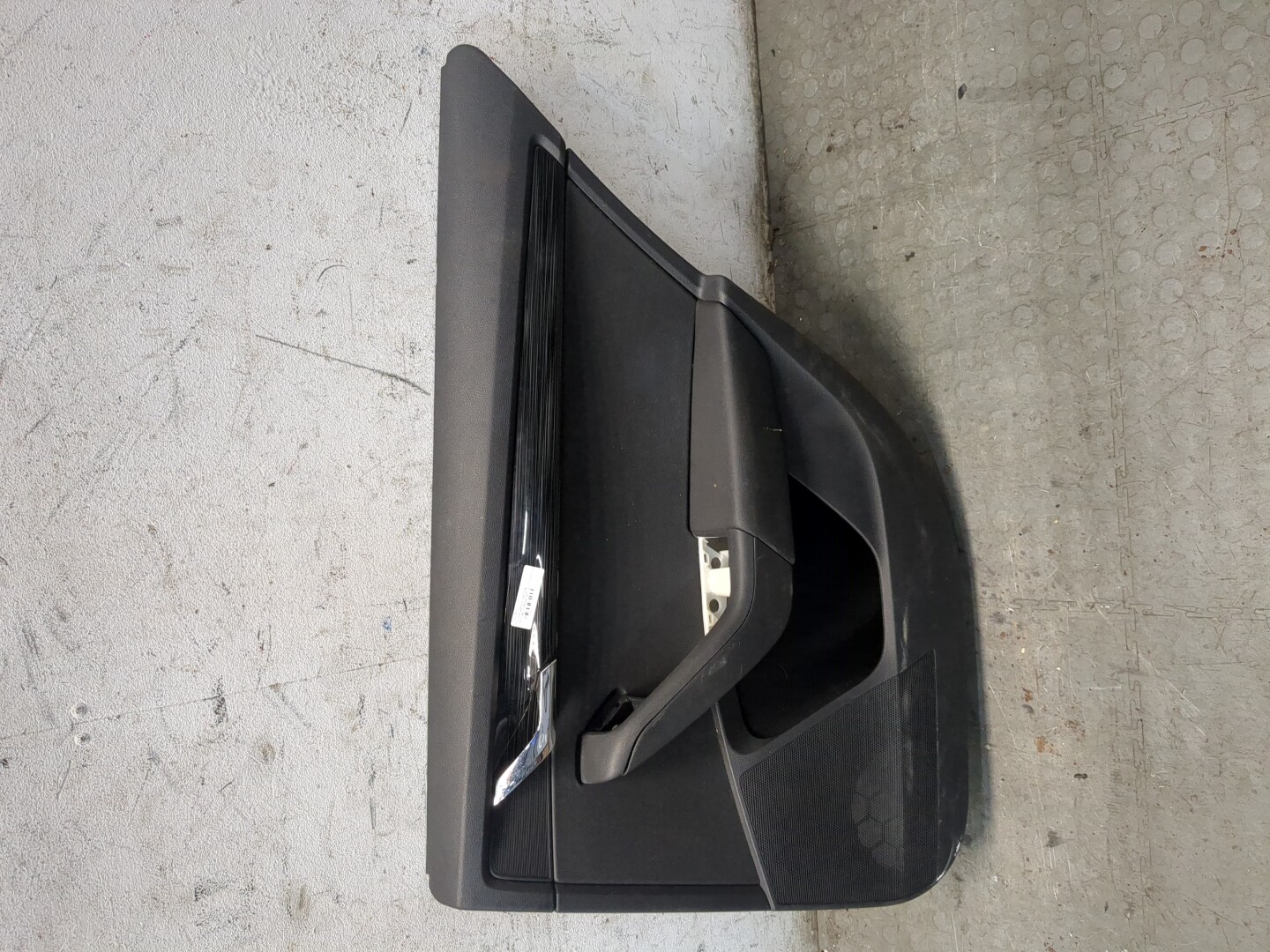 Обшивка двери задней правой