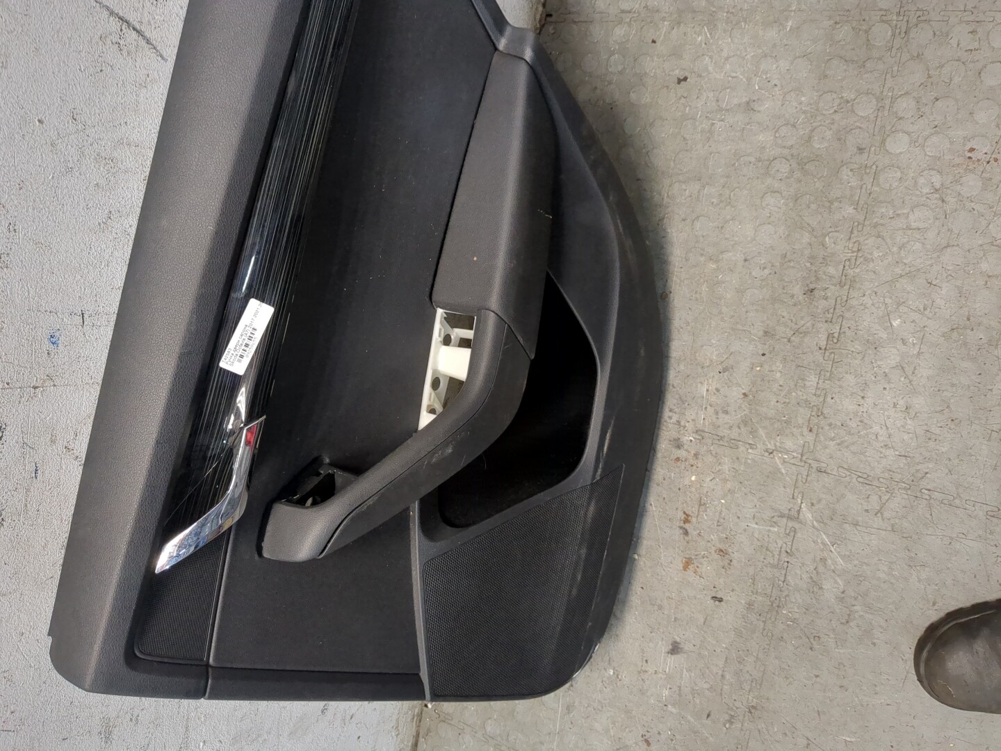 Обшивка двери задней правой