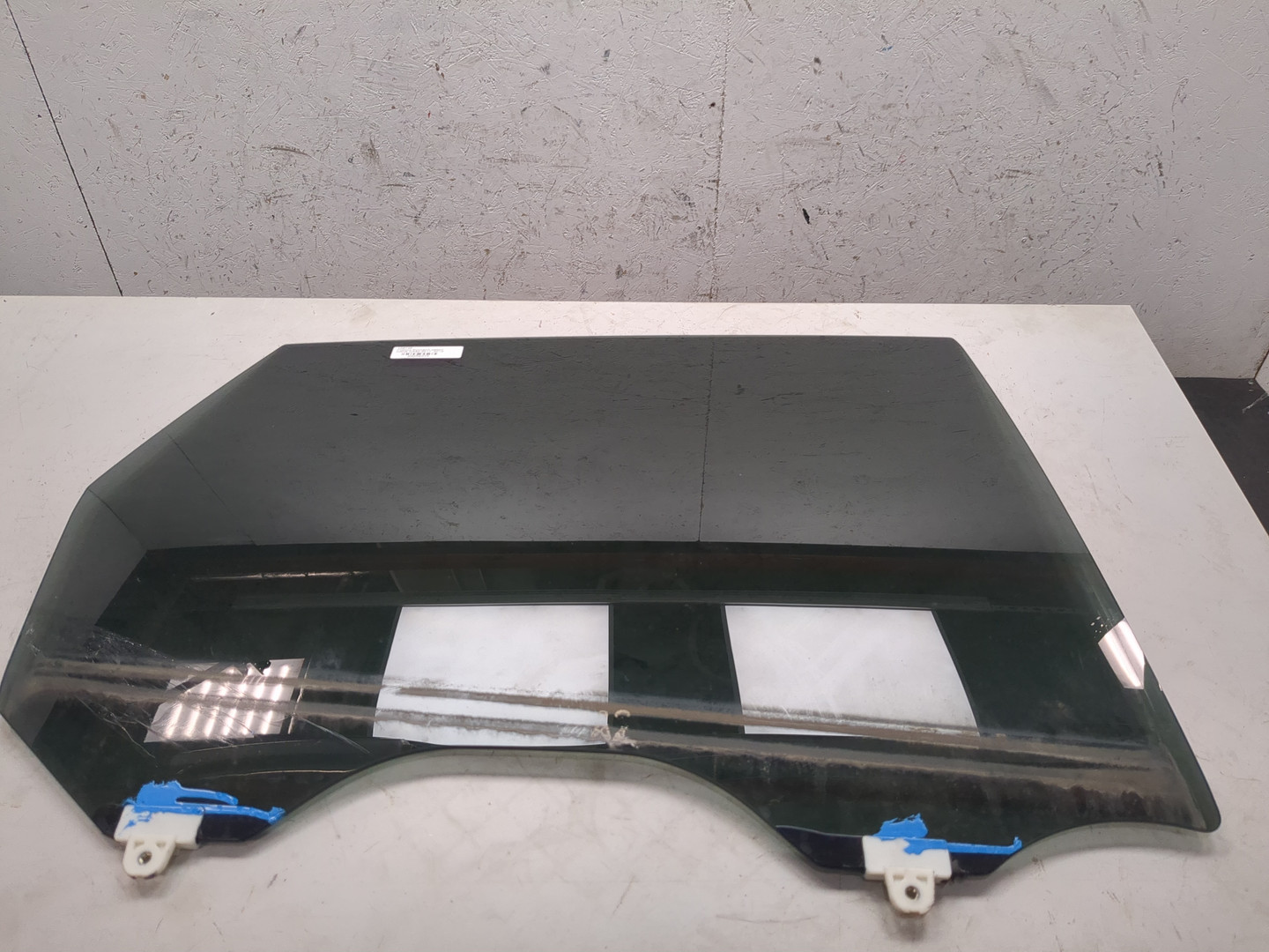 Стекло двери задней правой