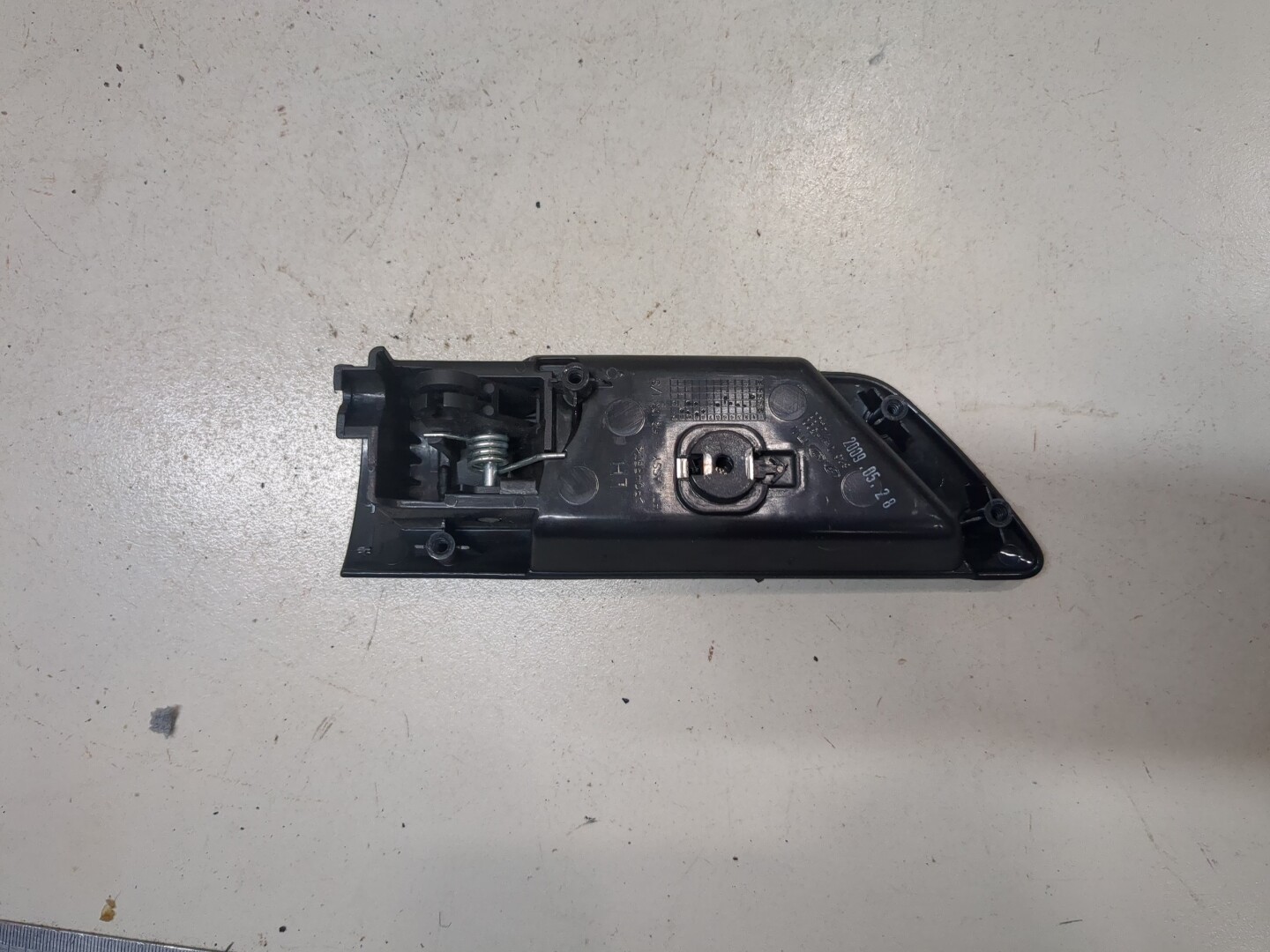 Ручка двери передней внутренняя левая