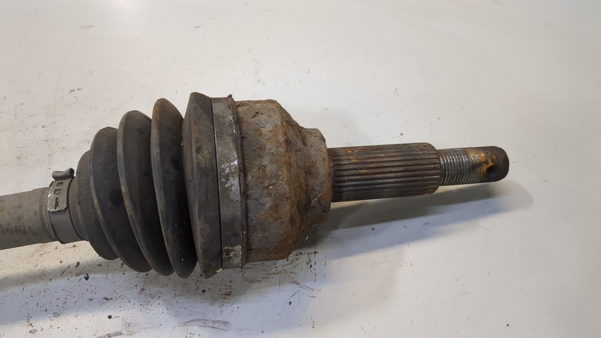 Полуось передняя левая