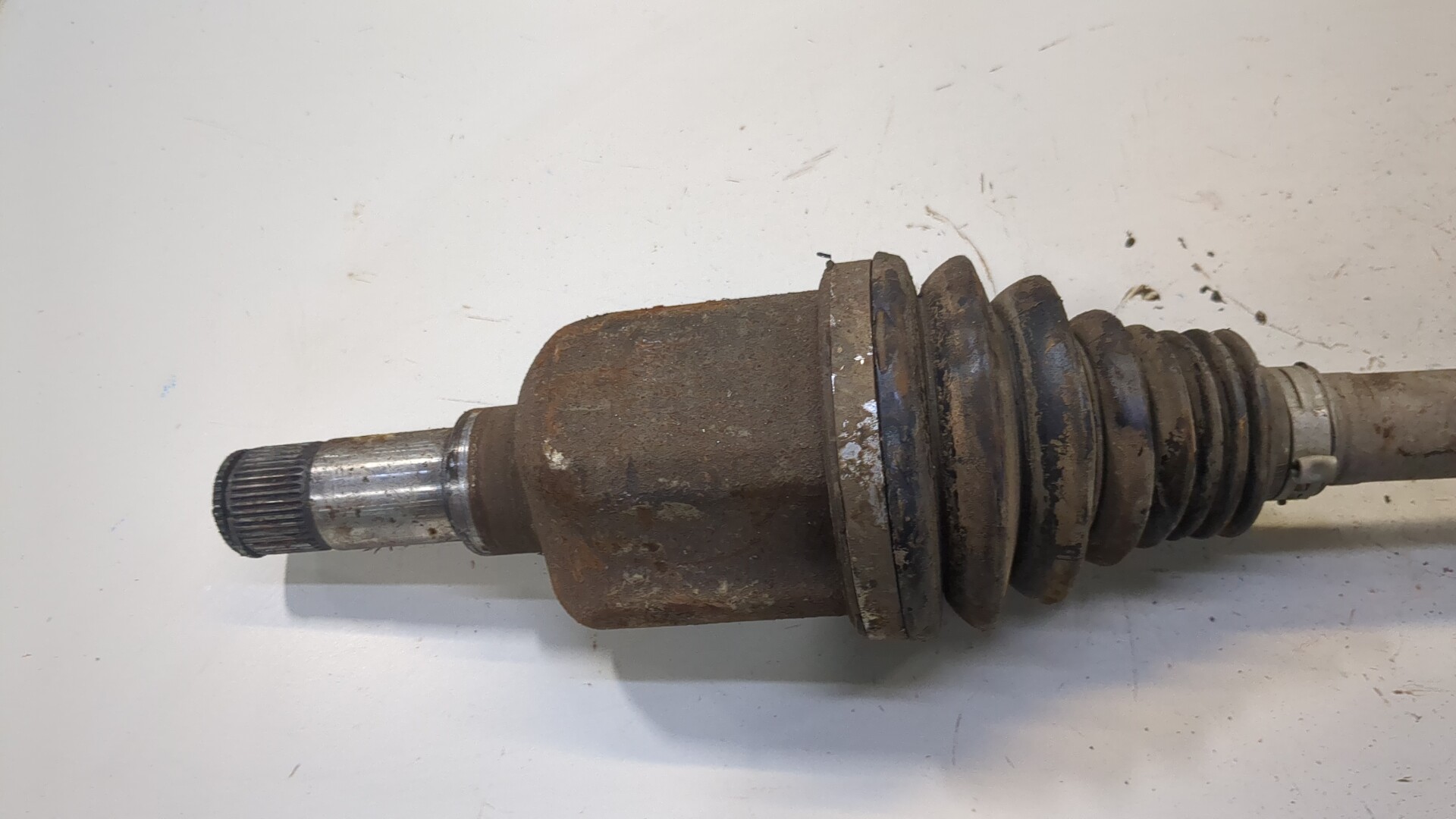 Полуось передняя левая