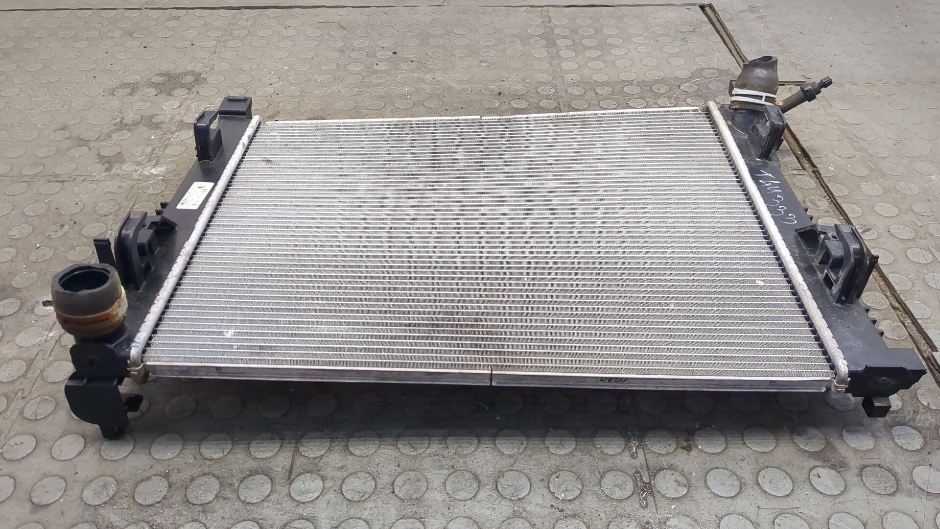 Радиатор охлаждения двигателя основной