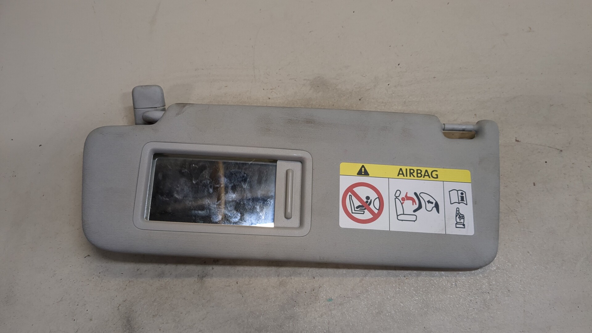 Козырек солнцезащитный