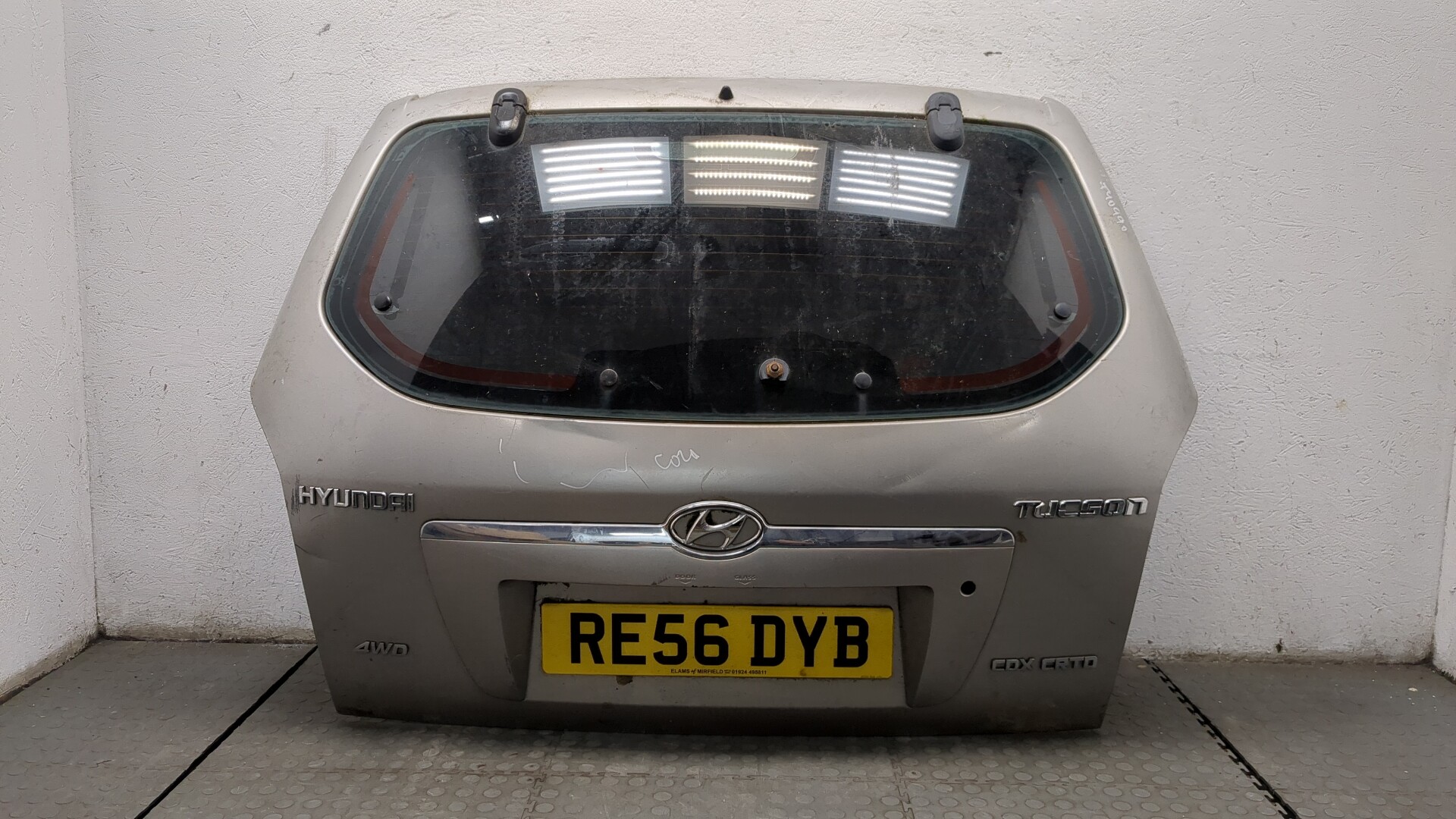 Дверь багажника