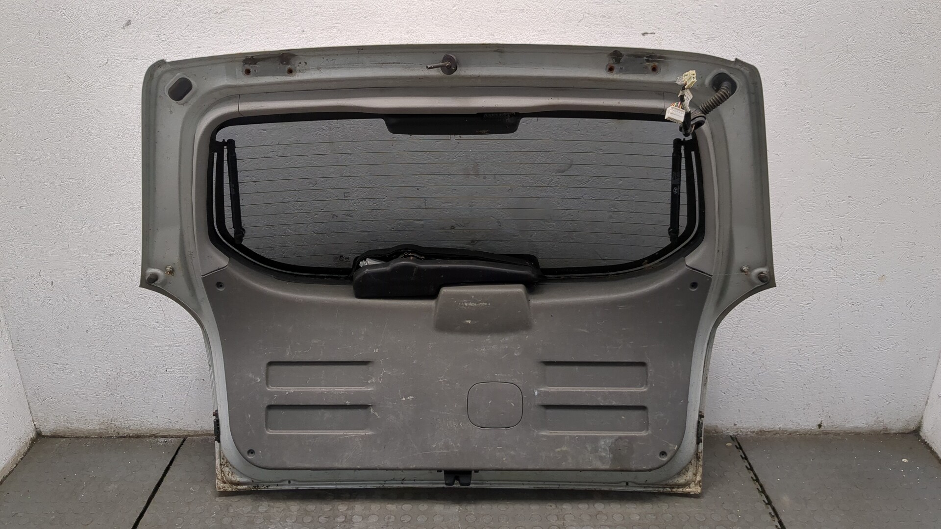 Дверь багажника