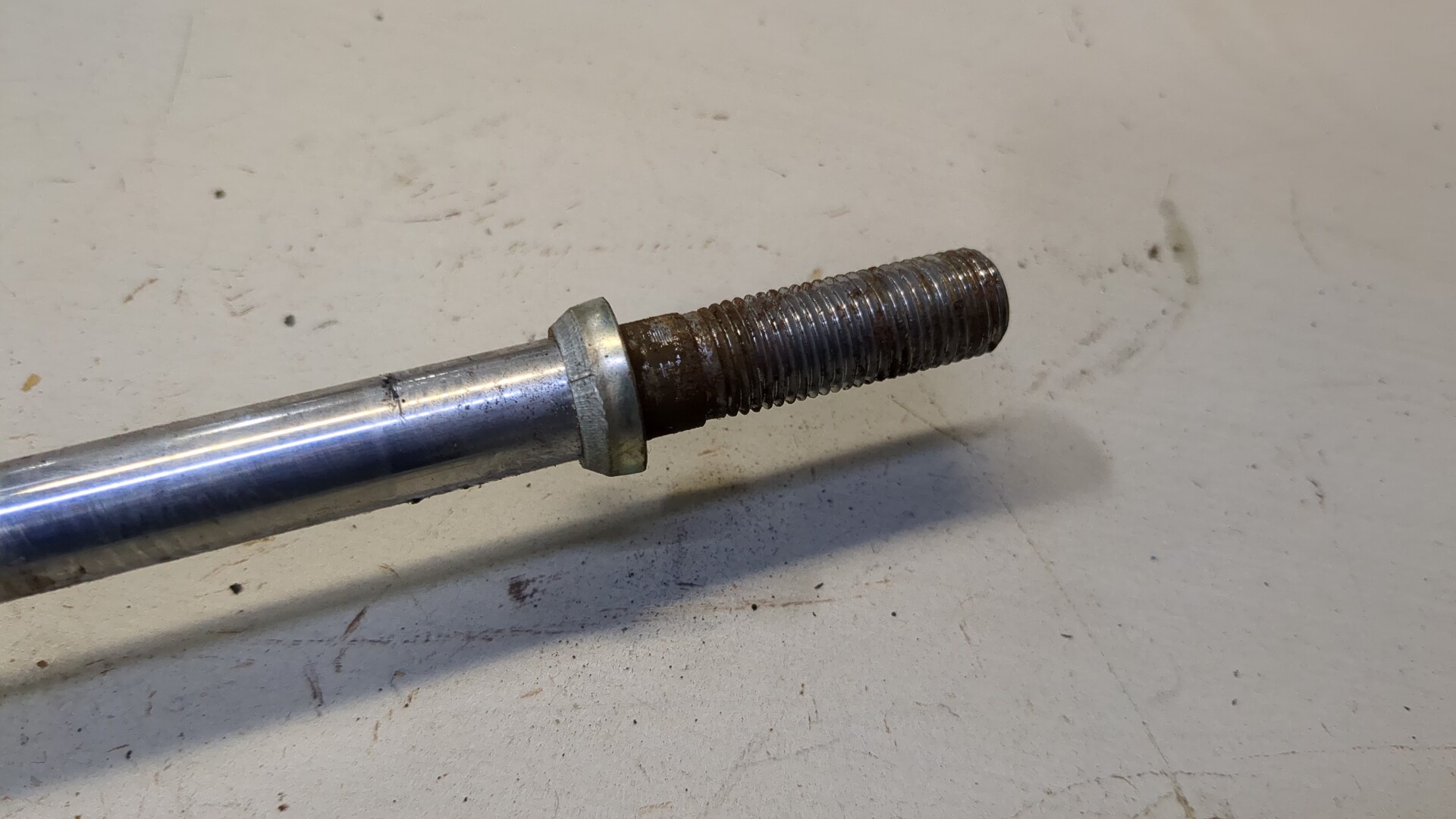 Амортизатор задний (стойка)