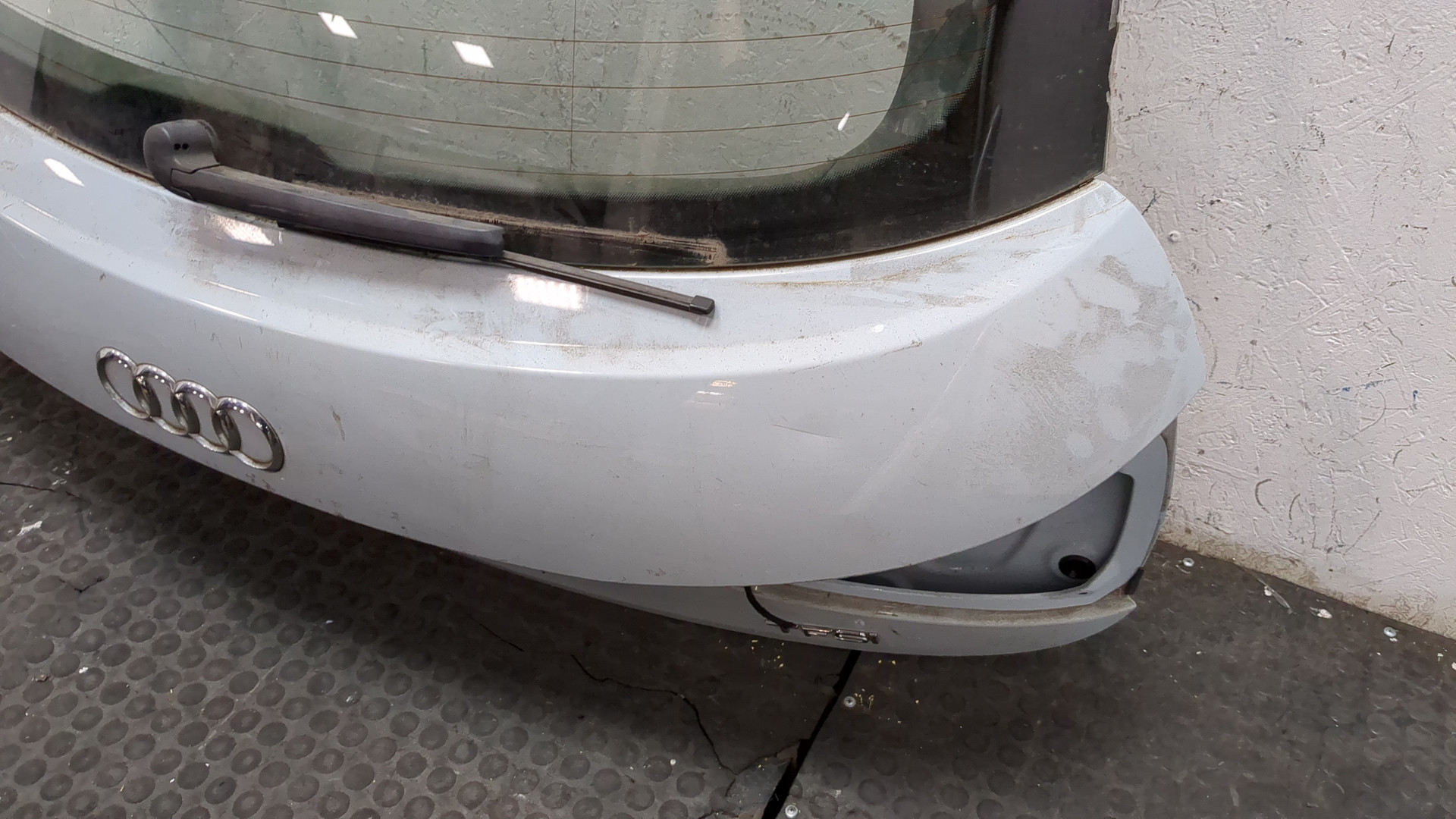 Дверь багажника