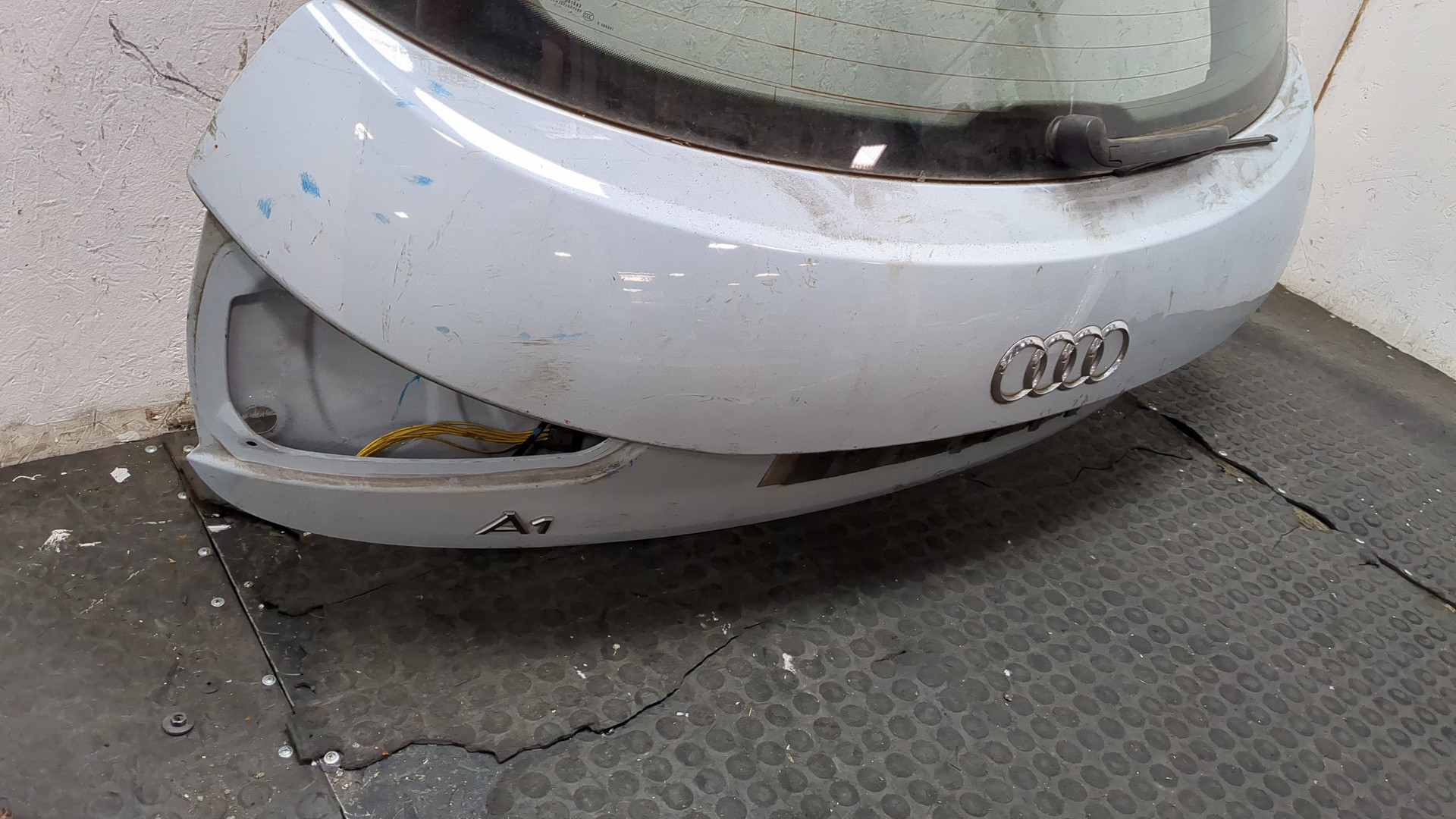 Дверь багажника