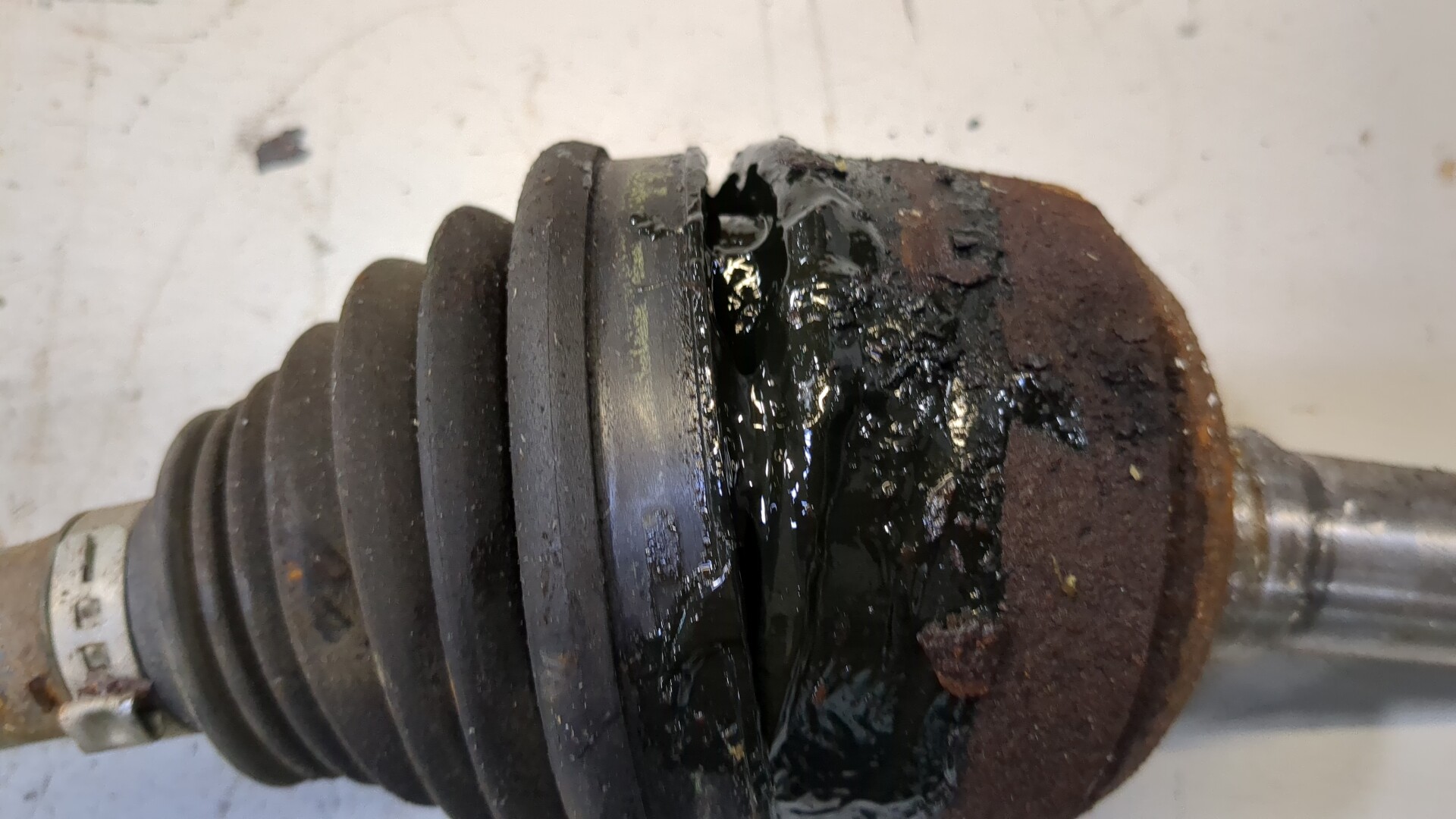 Полуось передняя левая