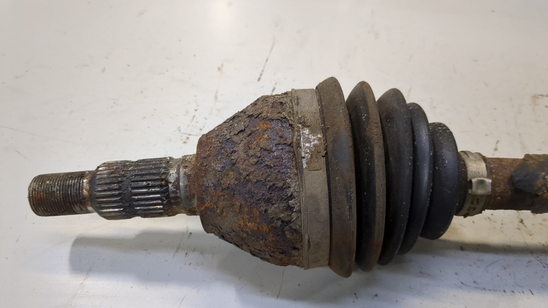 Полуось передняя левая