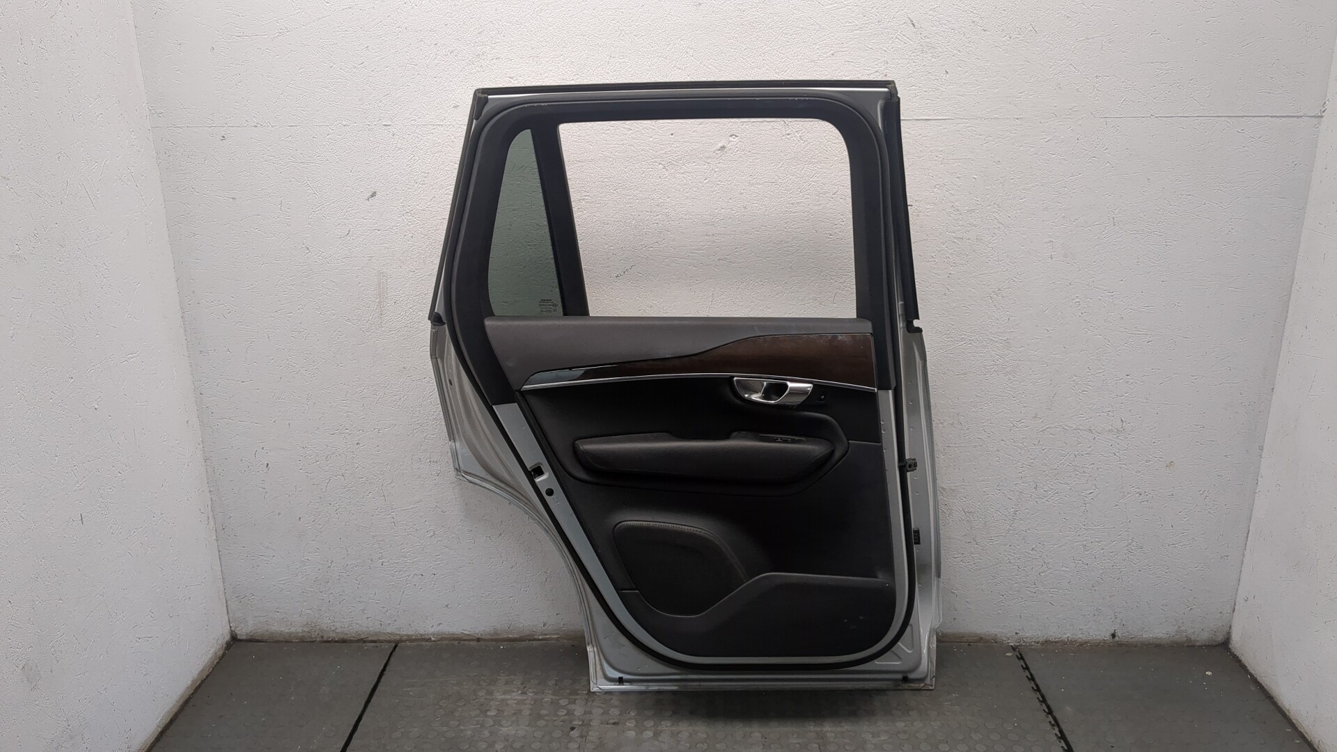 Дверь задняя левая