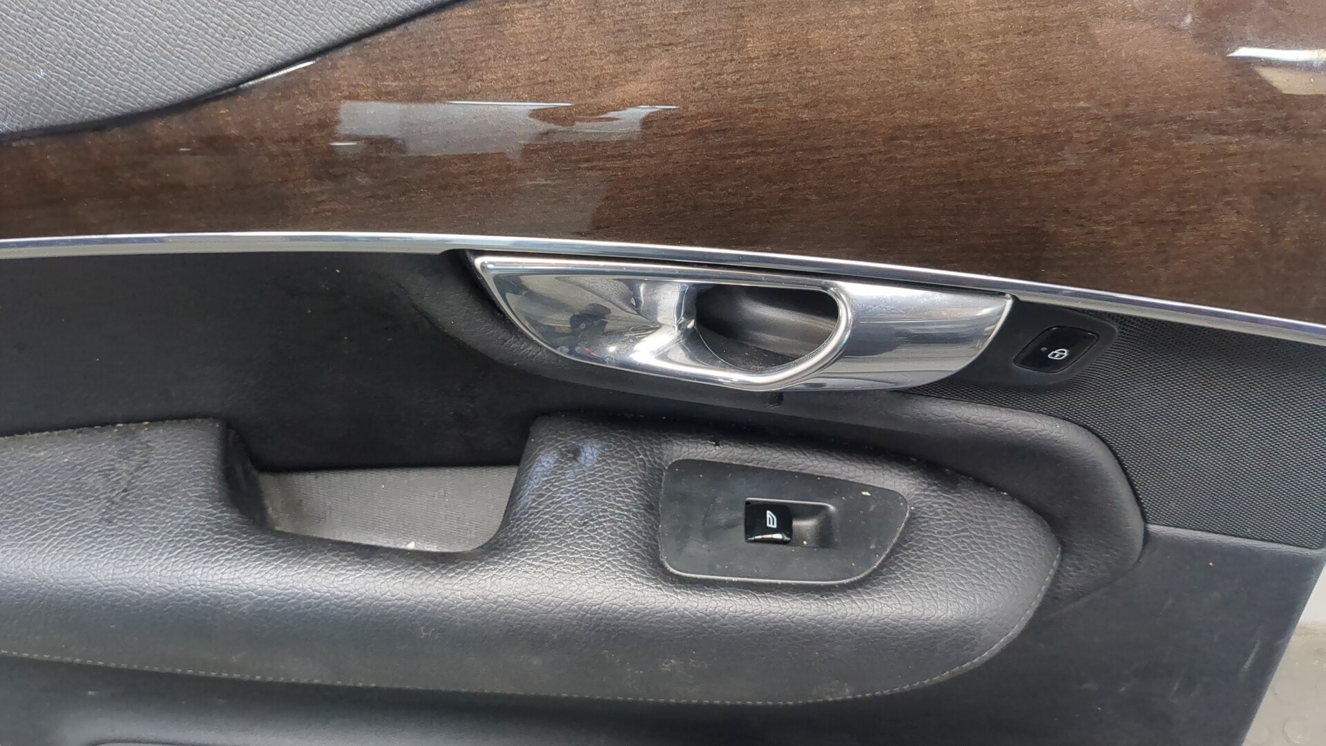 Дверь задняя левая