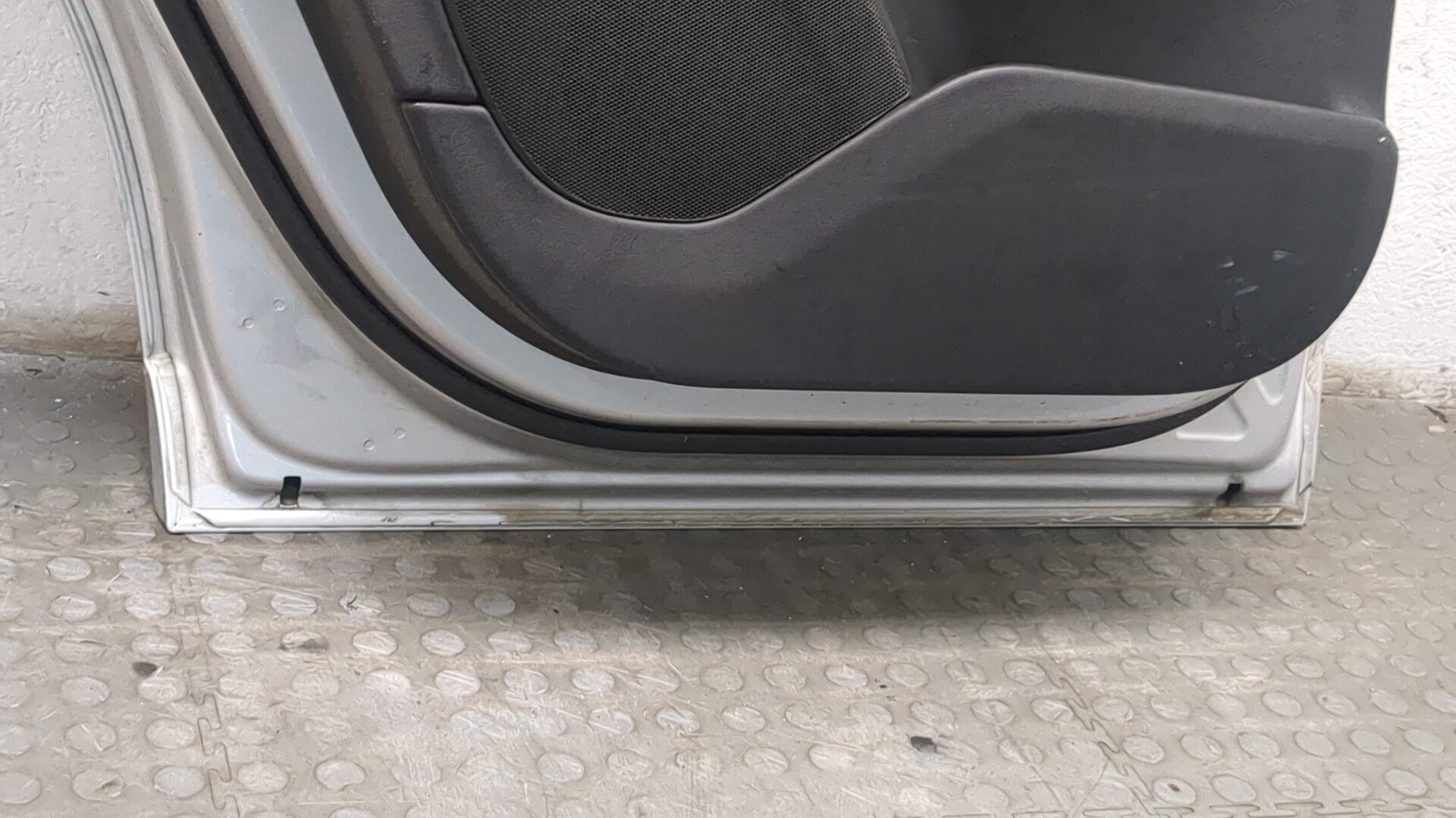 Дверь задняя левая