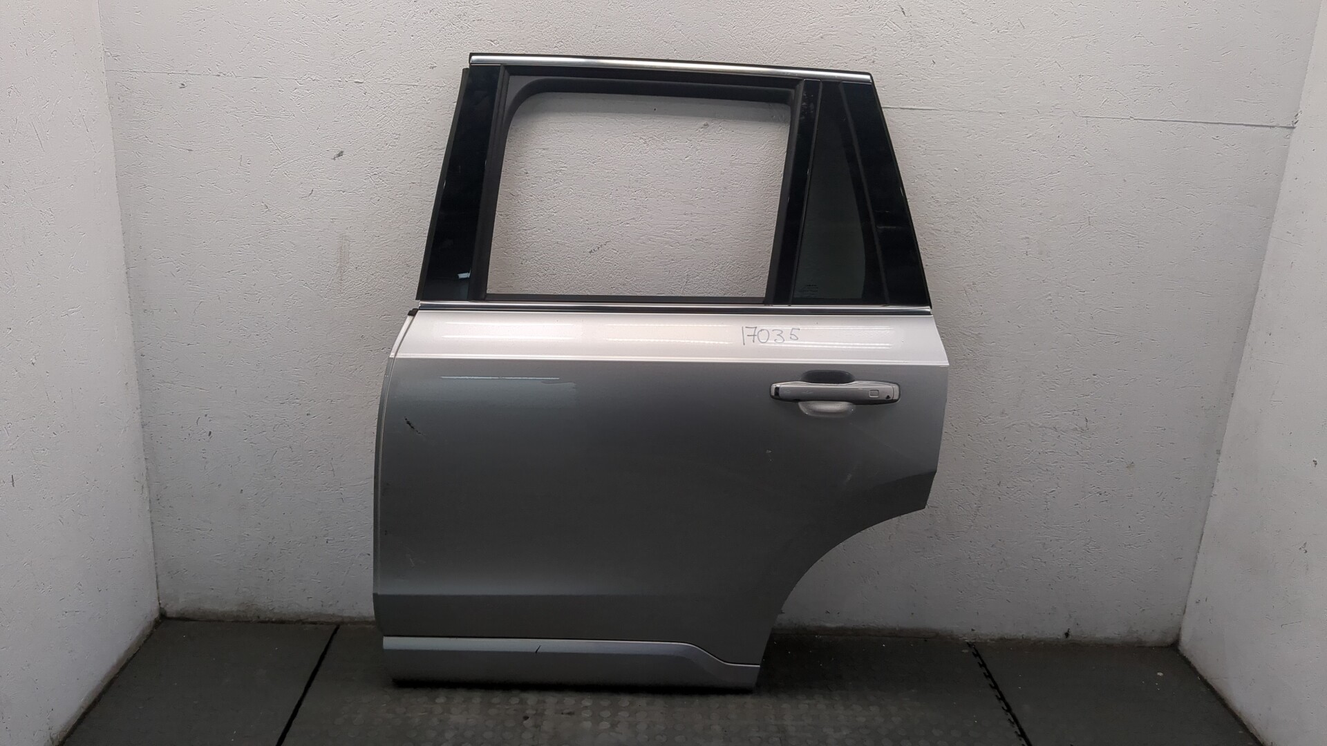 Дверь задняя левая