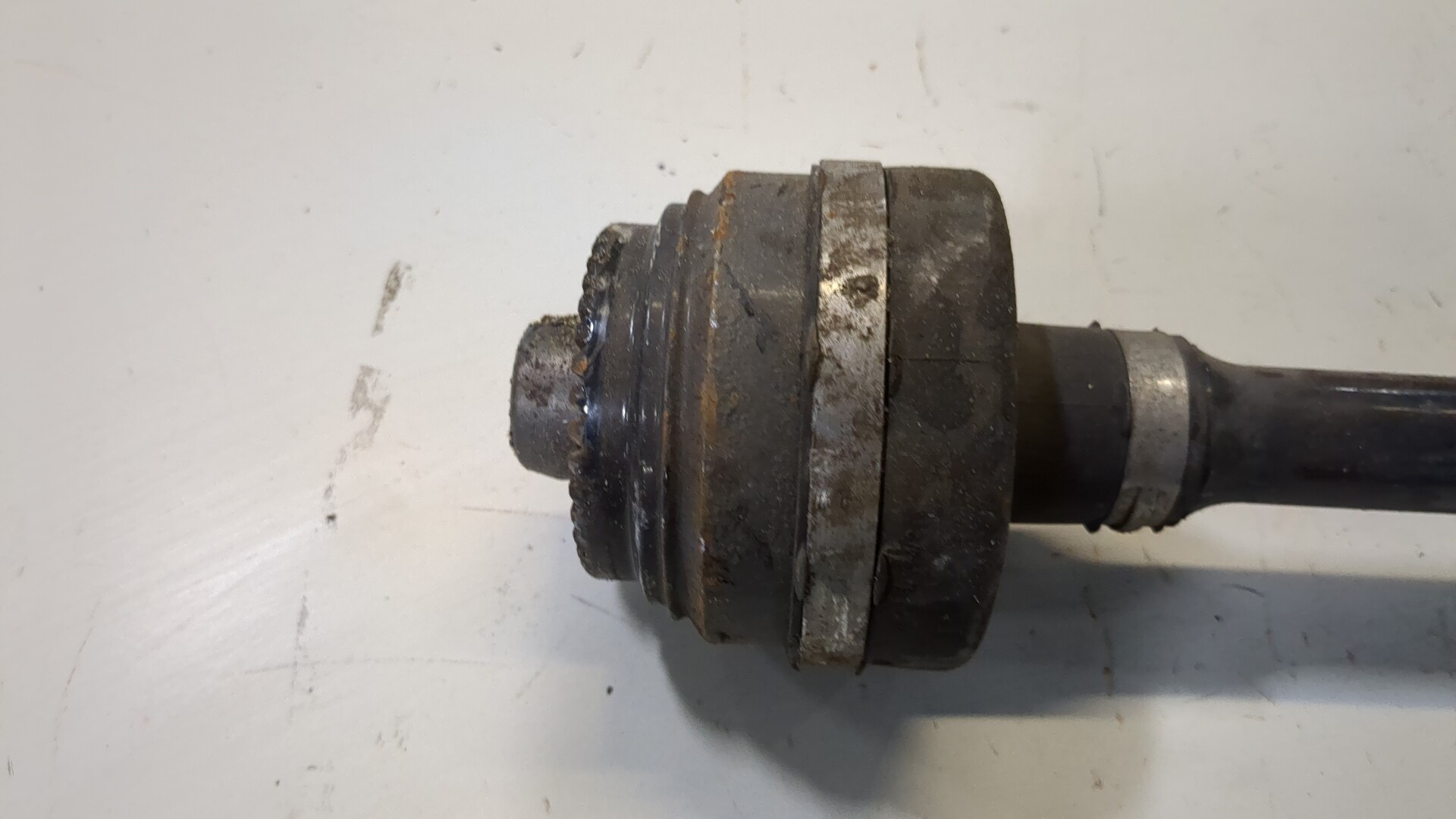 Полуось задняя левая