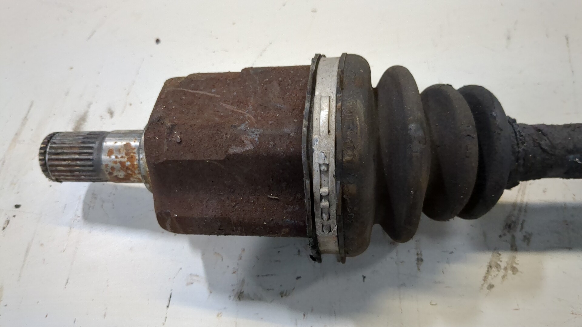 Полуось передняя левая